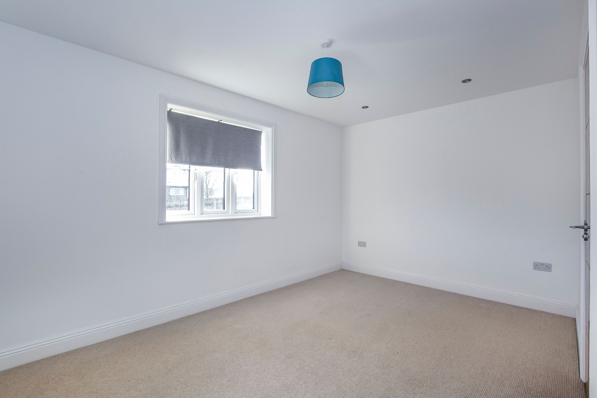 3 bedroom mid terraced house For Sale in Brookmans Park - Photograph 9
