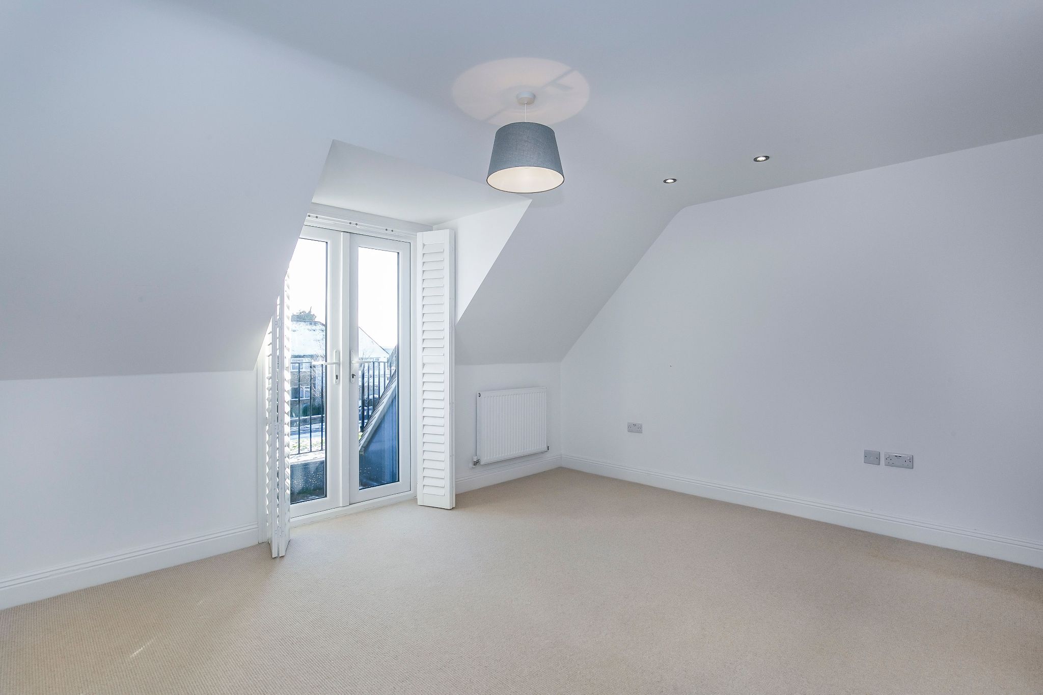 3 bedroom mid terraced house For Sale in Brookmans Park - Photograph 11