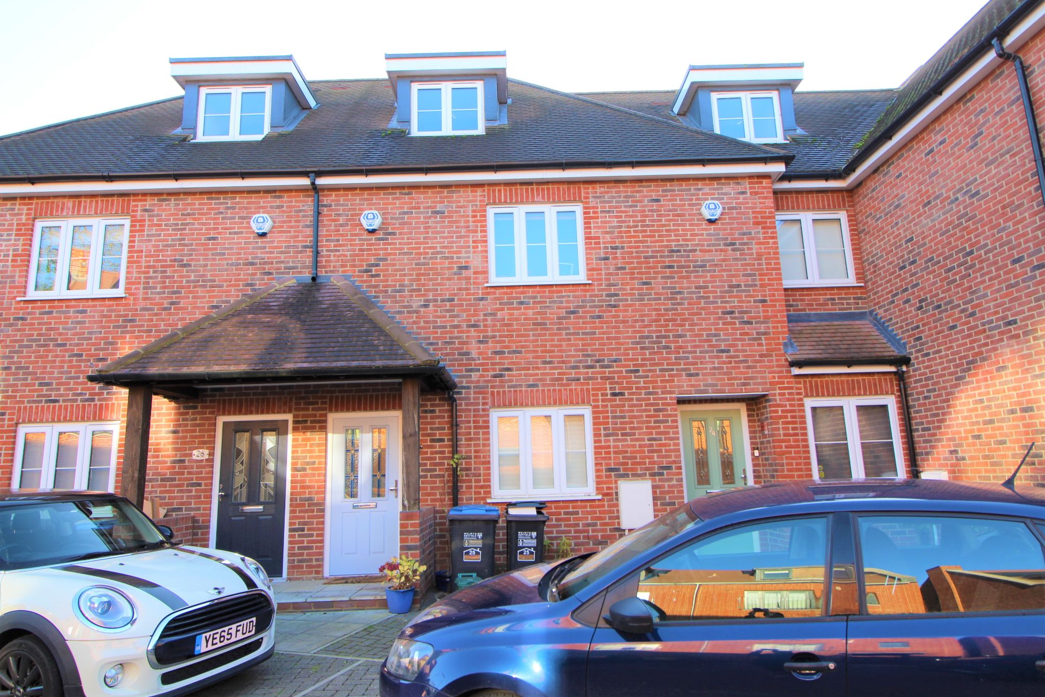 3 bedroom mid terraced house For Sale in Brookmans Park - Photograph 18
