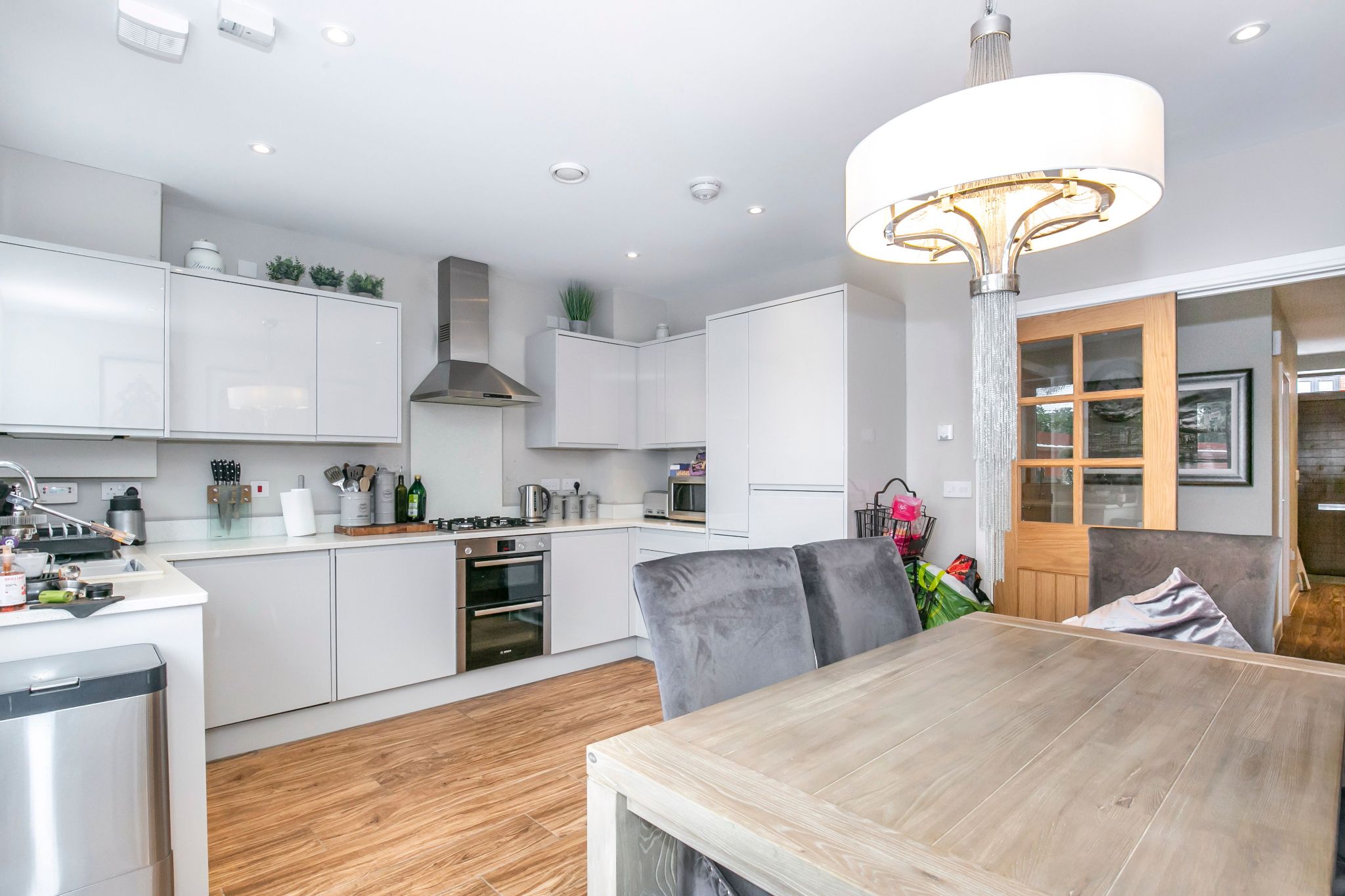 3 bedroom mid terraced house Sale Agreed in Brookmans Park - Photograph 2