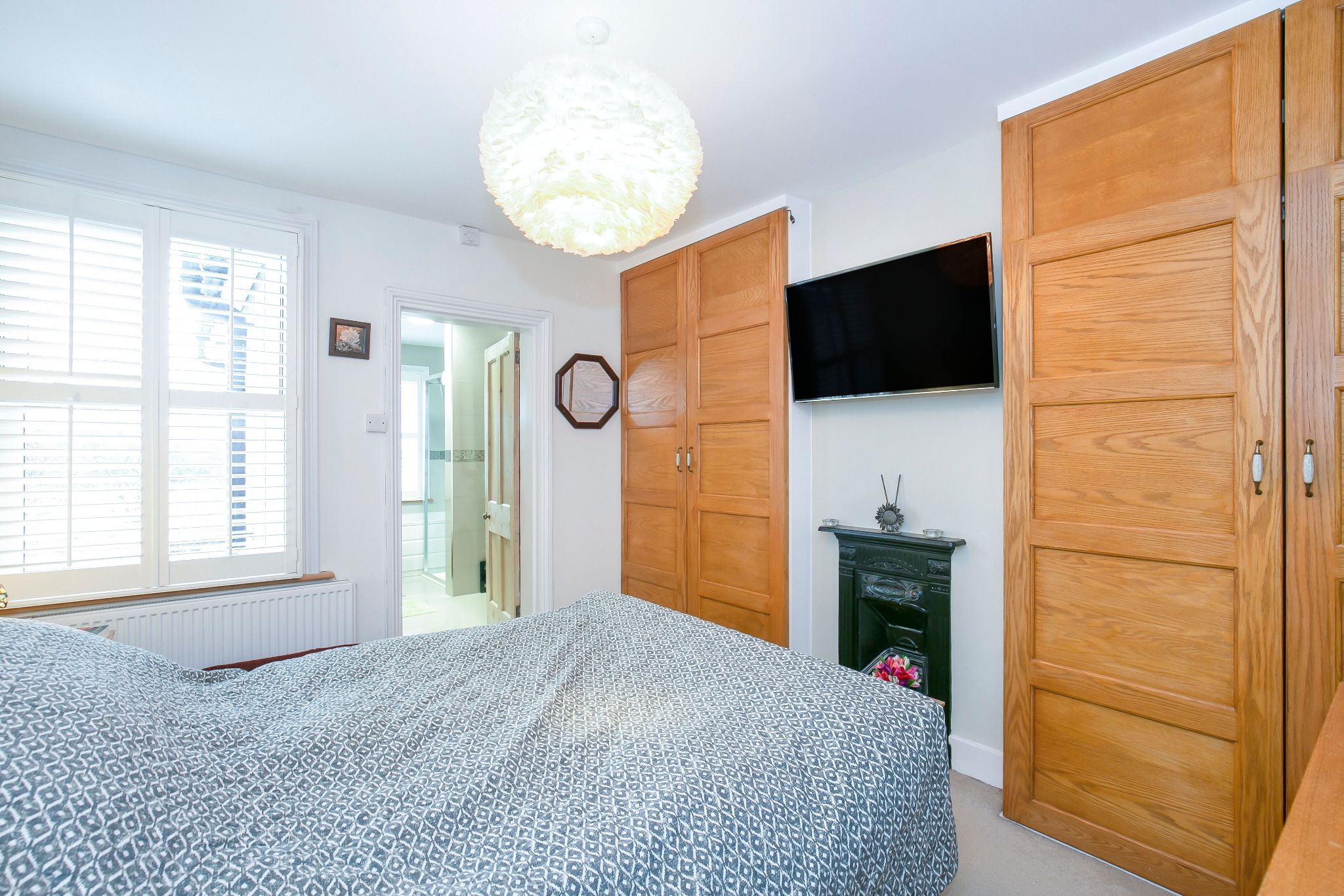 3 bedroom cottage house SSTC in Little Heath Potters Bar - Photograph 8