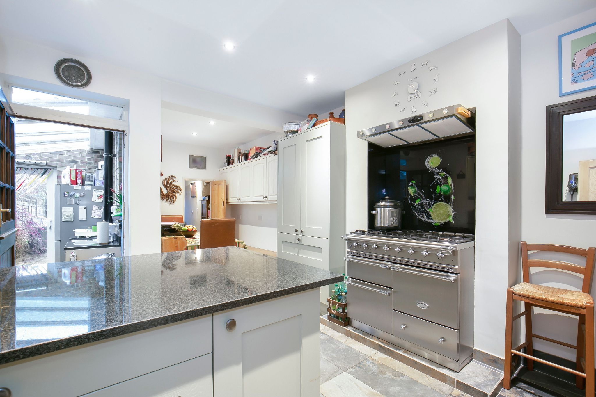 3 bedroom cottage house SSTC in Little Heath Potters Bar - Photograph 3