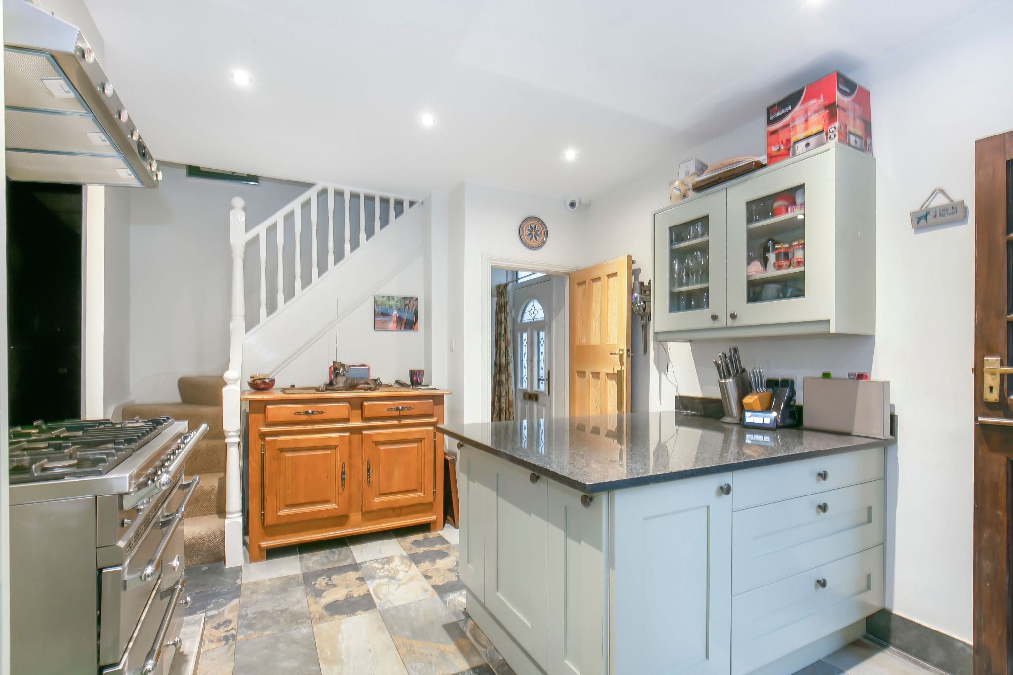 3 bedroom cottage house SSTC in Little Heath Potters Bar - Photograph 4