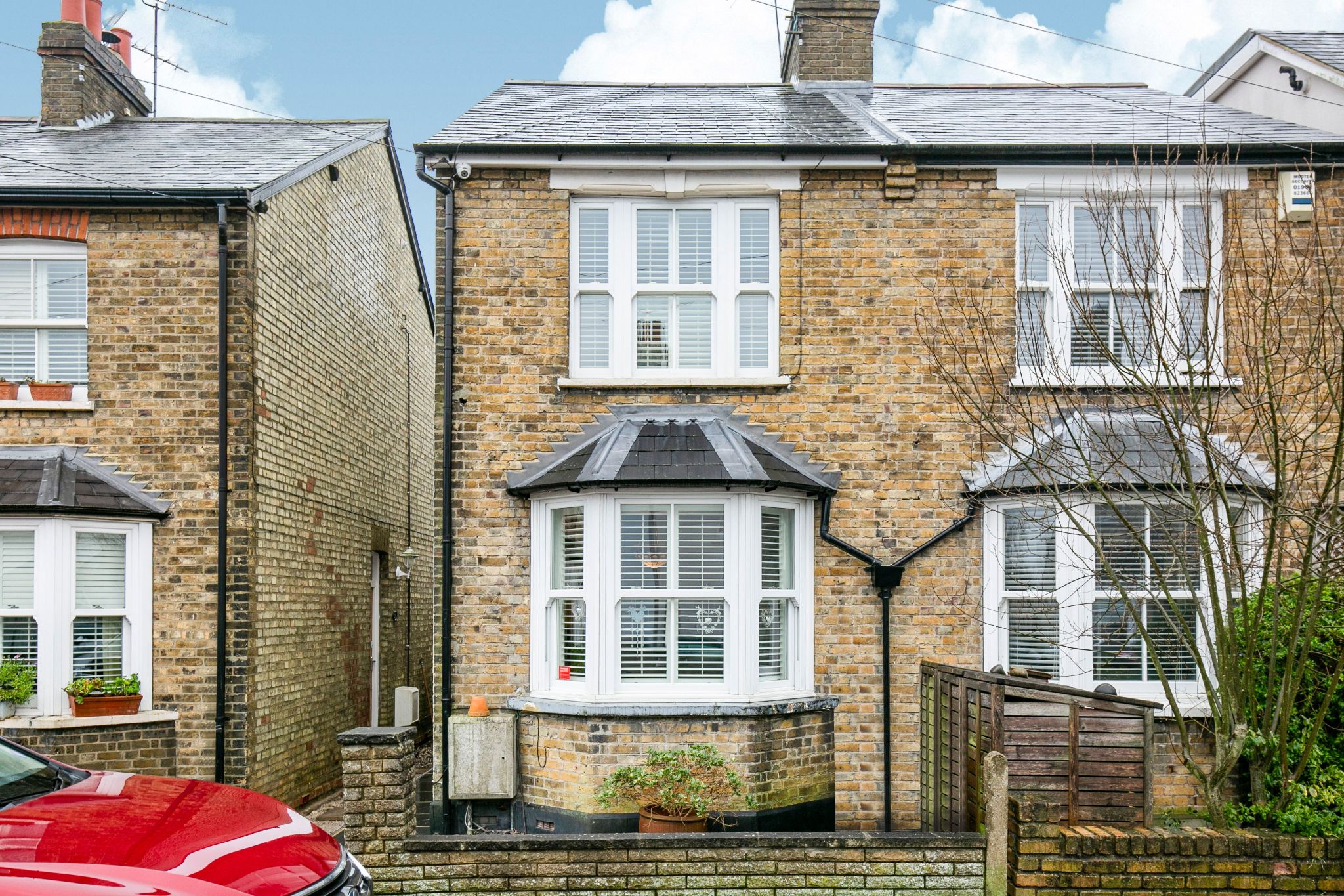 3 bedroom cottage house SSTC in Little Heath Potters Bar - Photograph 15