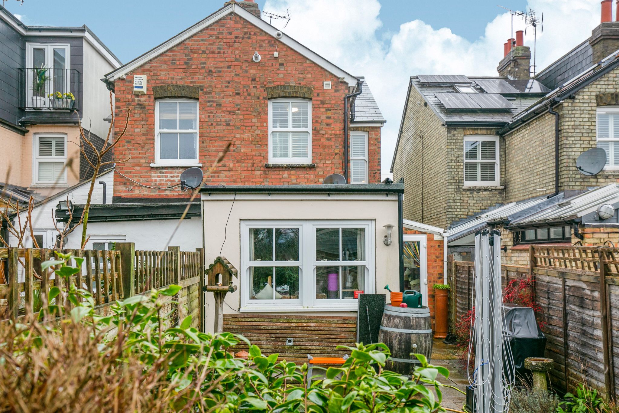 3 bedroom cottage house SSTC in Little Heath Potters Bar - Photograph 16