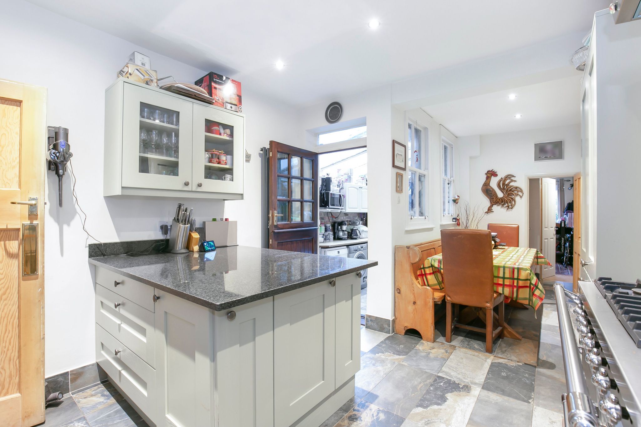 3 bedroom cottage house SSTC in Little Heath Potters Bar - Photograph 5