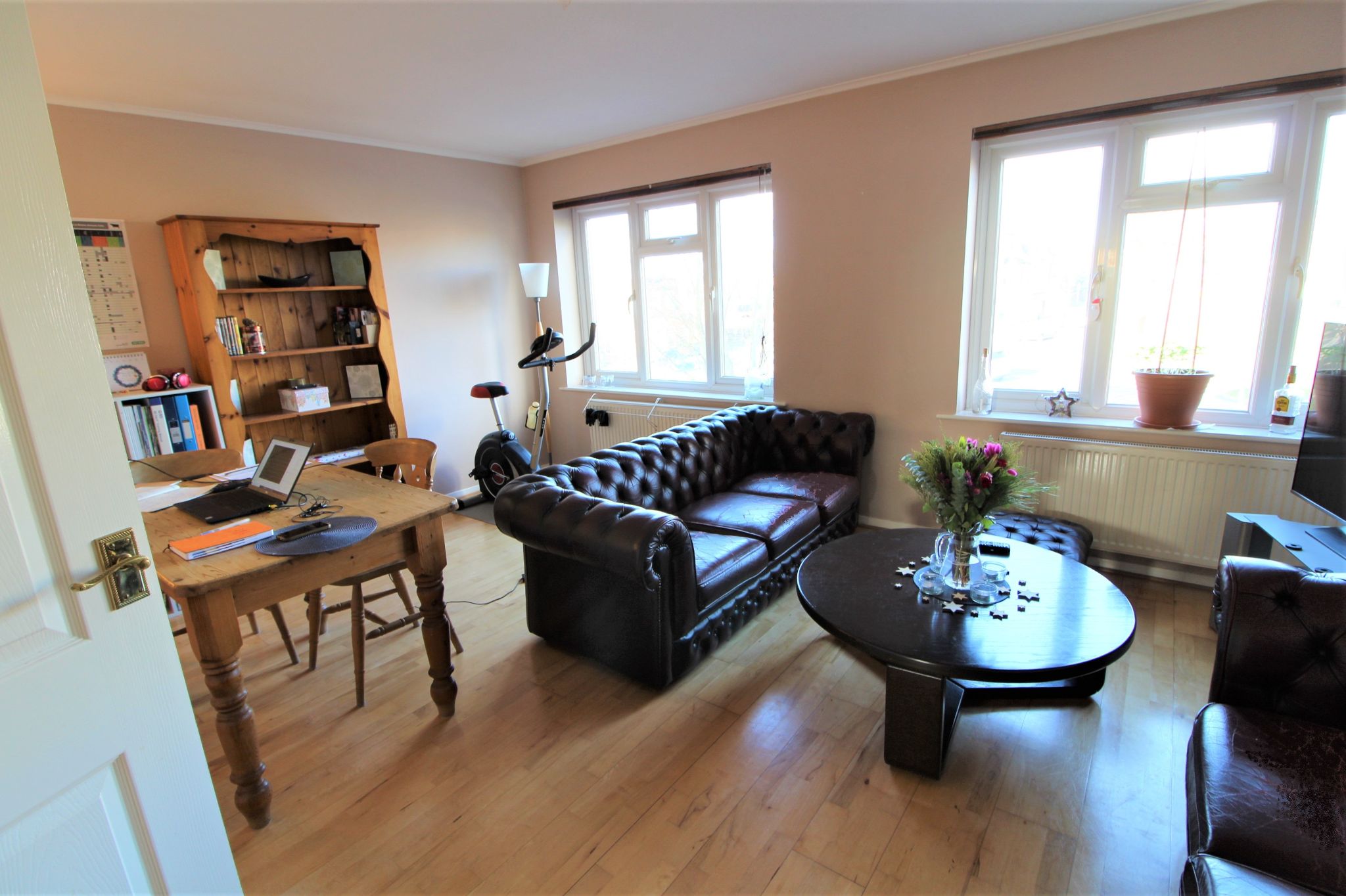 3 bedroom duplex flat/apartment SSTC in Brookmans Park - Photograph 1