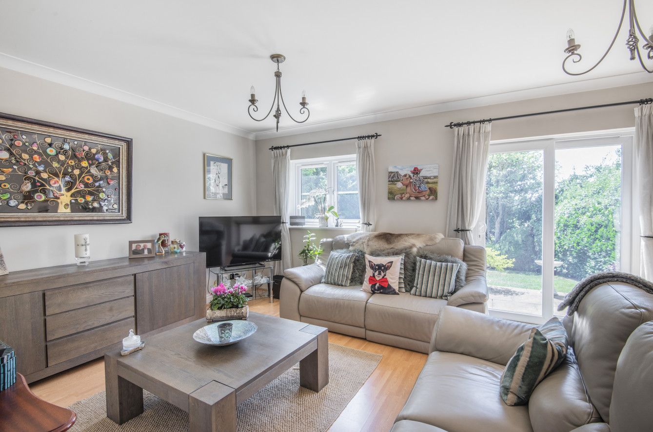 4 bedroom detached house For Sale in Arkley - Photograph 2