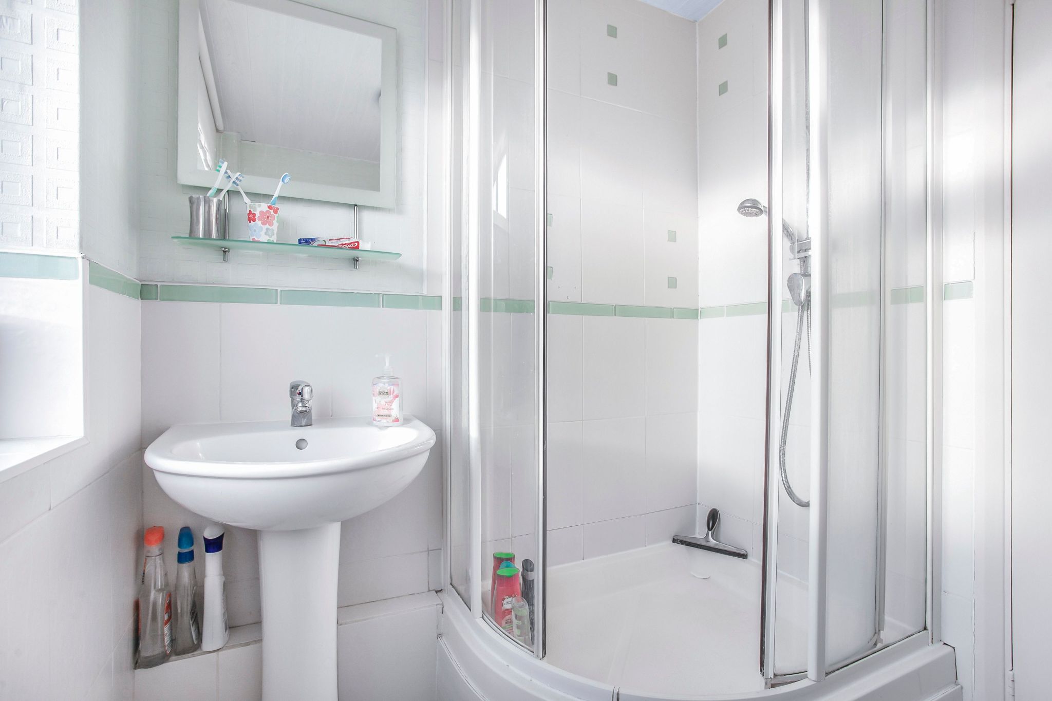 3 bedroom semi-detached house SSTC in Brookmans Park - Photograph 14