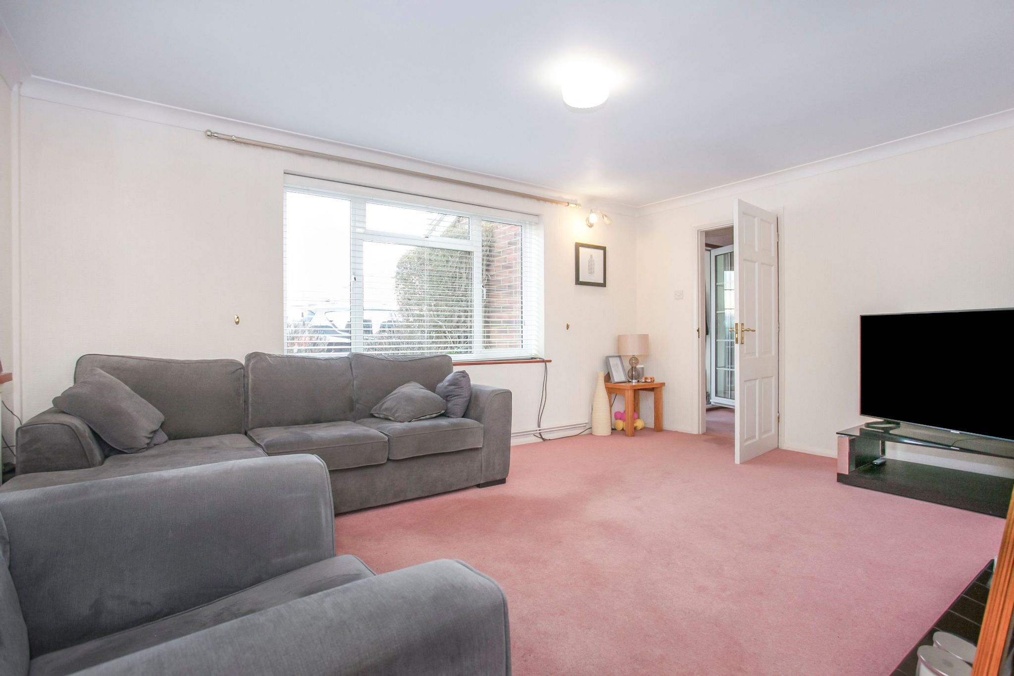 3 bedroom semi-detached house SSTC in Brookmans Park - Photograph 3
