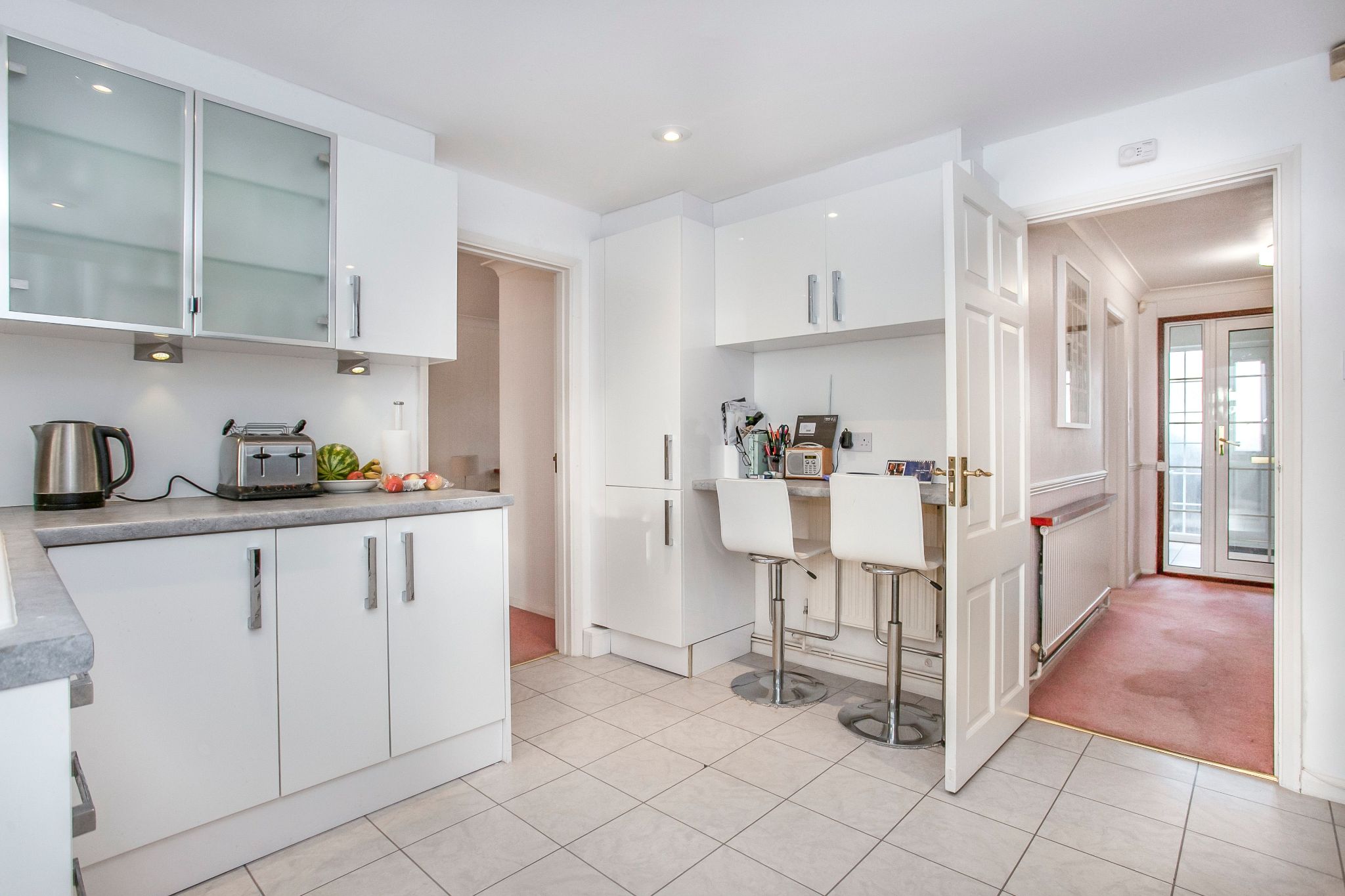 3 bedroom semi-detached house SSTC in Brookmans Park - Photograph 8