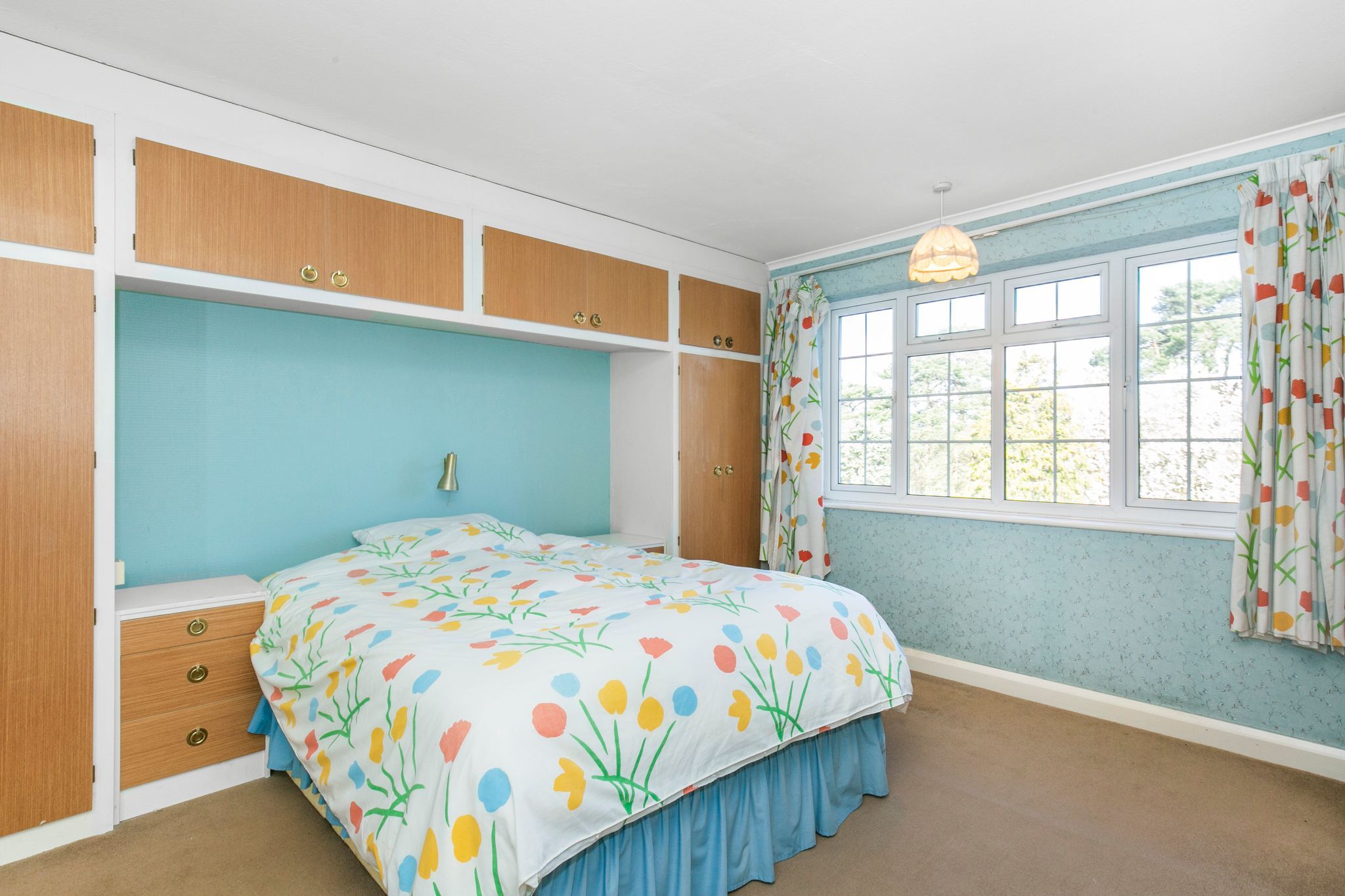 5 bedroom detached house Sale Agreed in Brookmans Park - Photograph 16