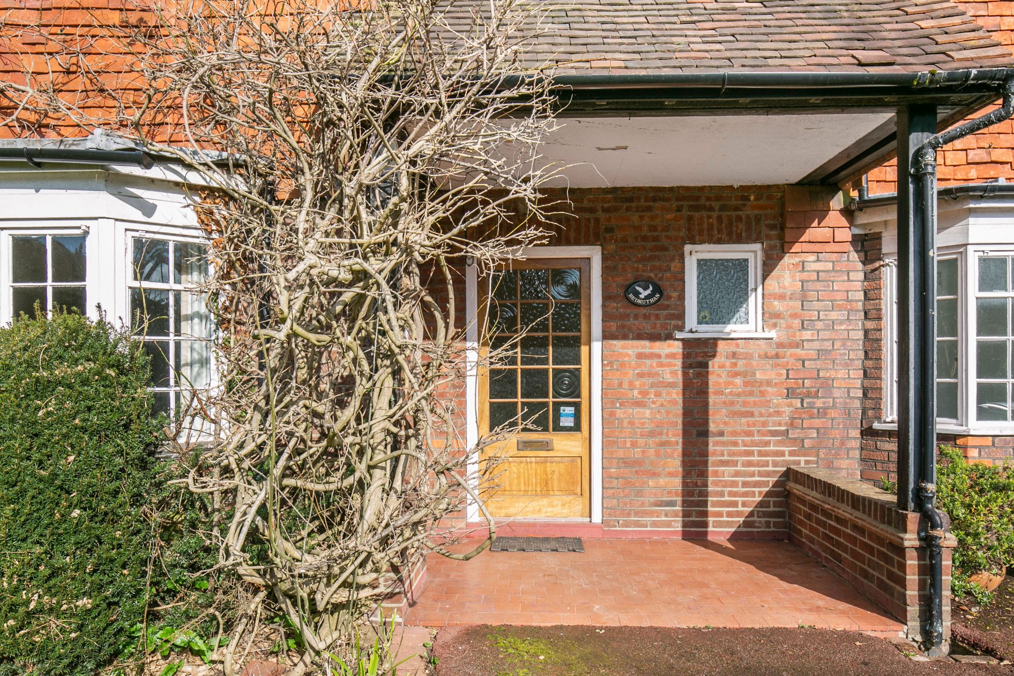 5 bedroom detached house Sale Agreed in Brookmans Park - Photograph 2