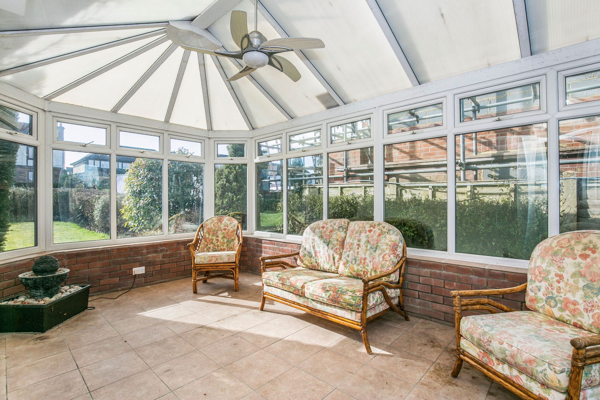 5 bedroom detached house Sale Agreed in Brookmans Park - Photograph 10