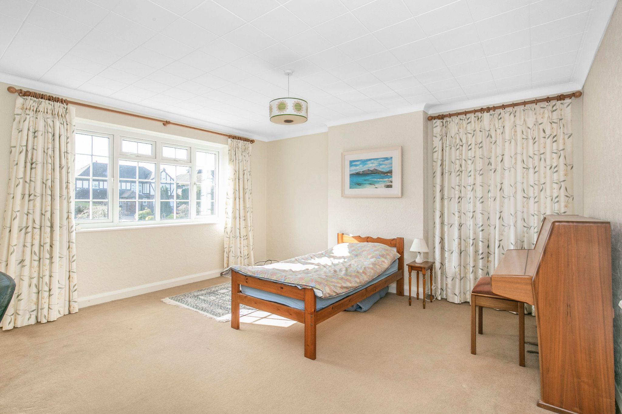 5 bedroom detached house Sale Agreed in Brookmans Park - Photograph 15