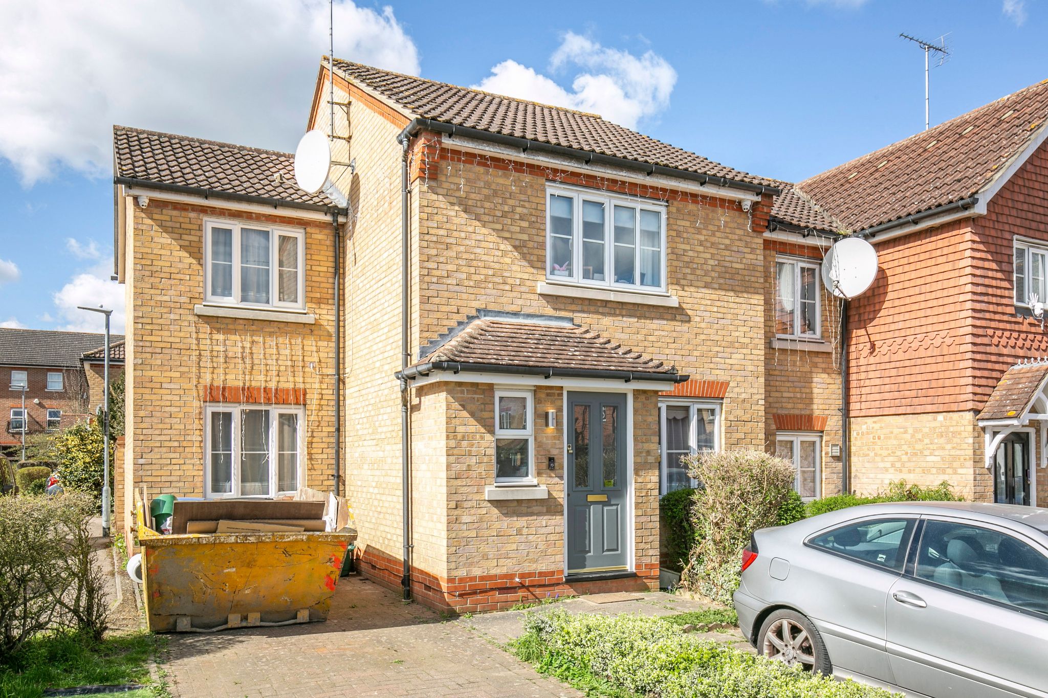4 bedroom end terraced house For Sale in Hatfield - Photograph 1