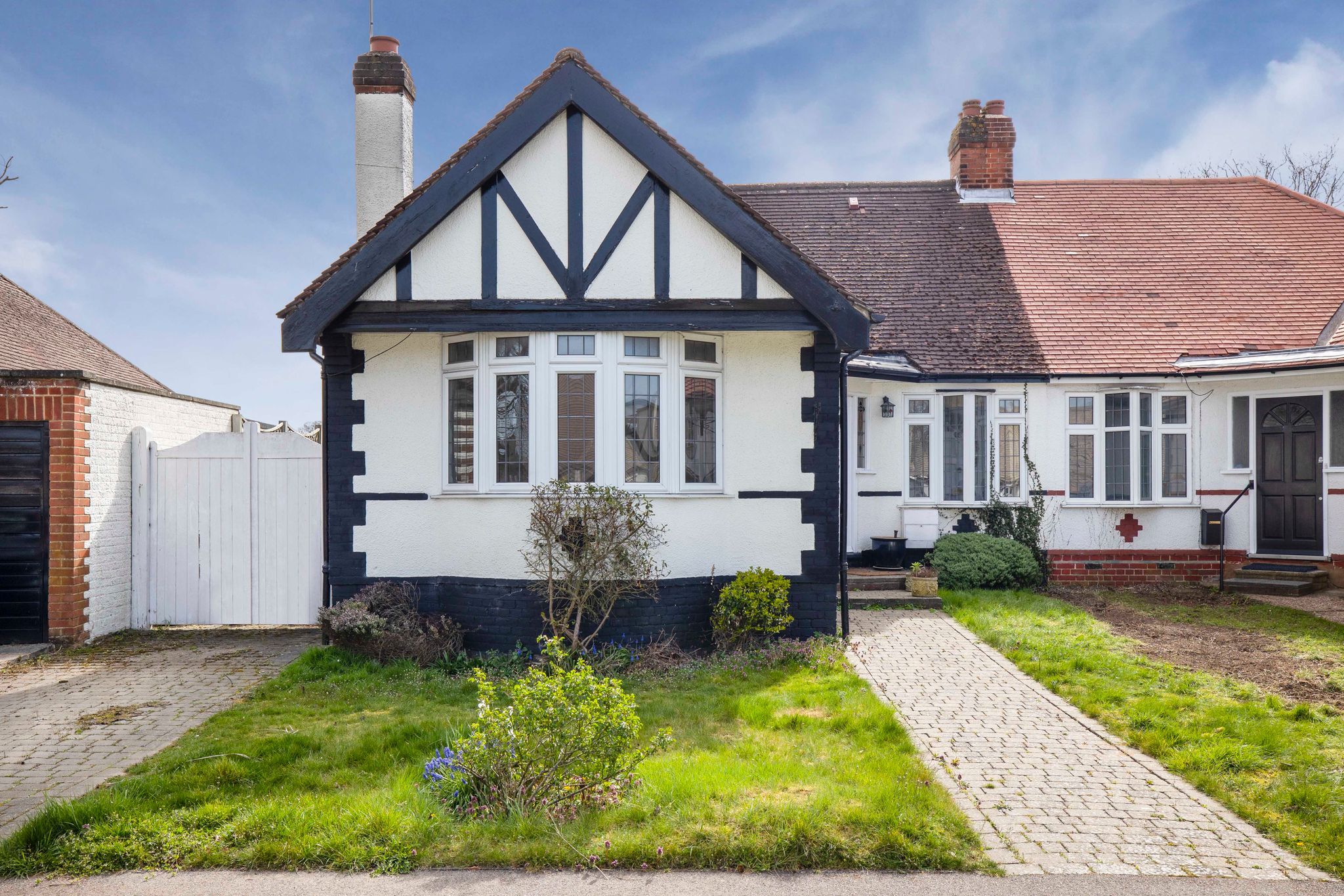 3 bedroom semi-detached bungalow For Sale in Potters Bar - Photograph 3