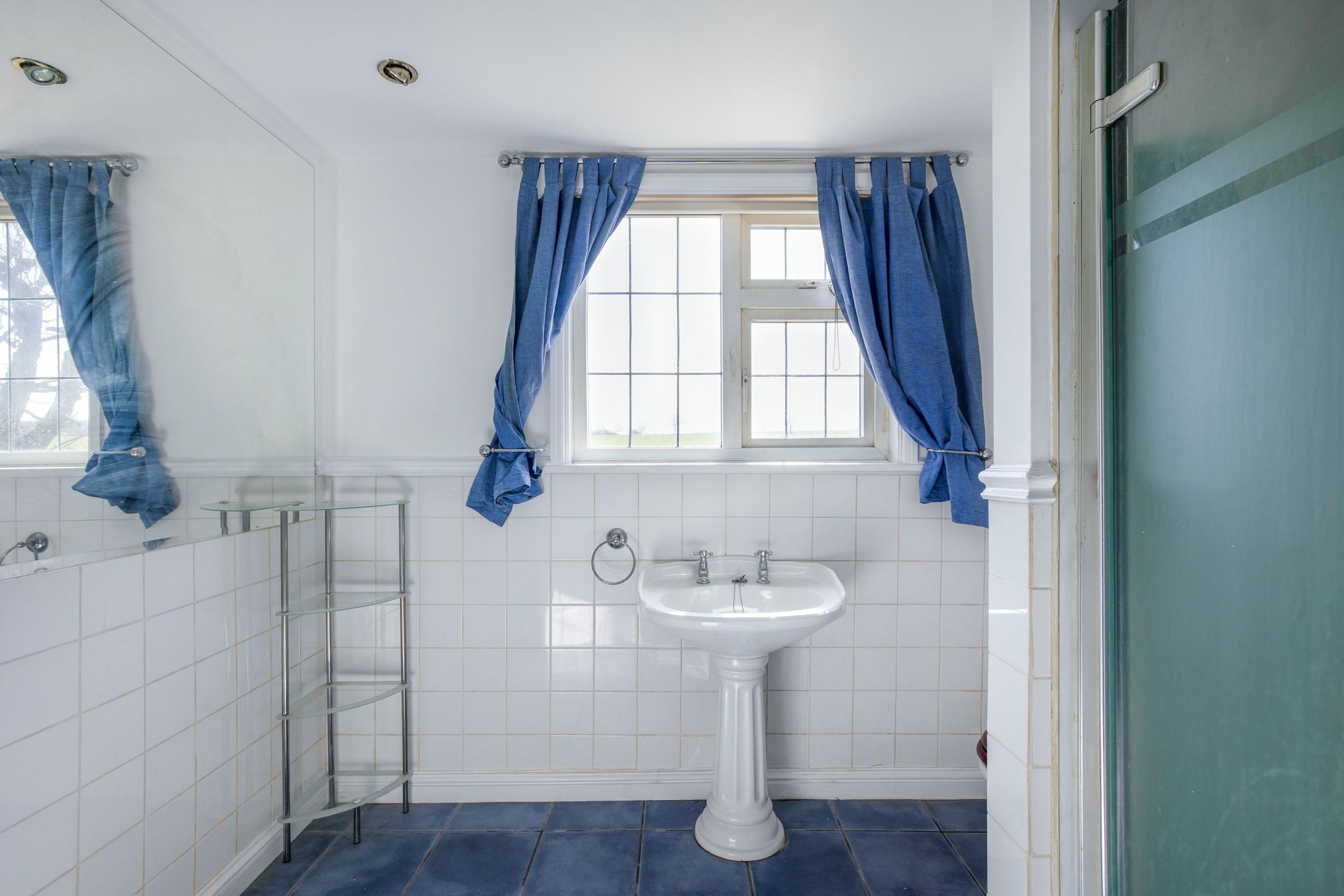 3 bedroom semi-detached bungalow SSTC in Potters Bar - Photograph 11