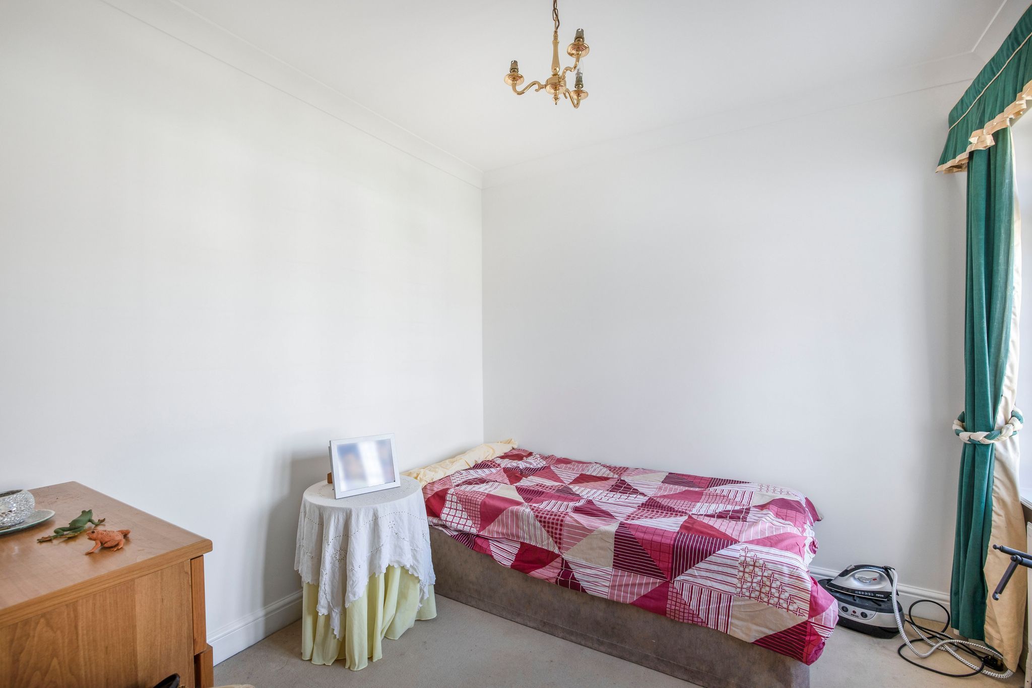 3 bedroom semi-detached bungalow SSTC in Potters Bar - Photograph 13