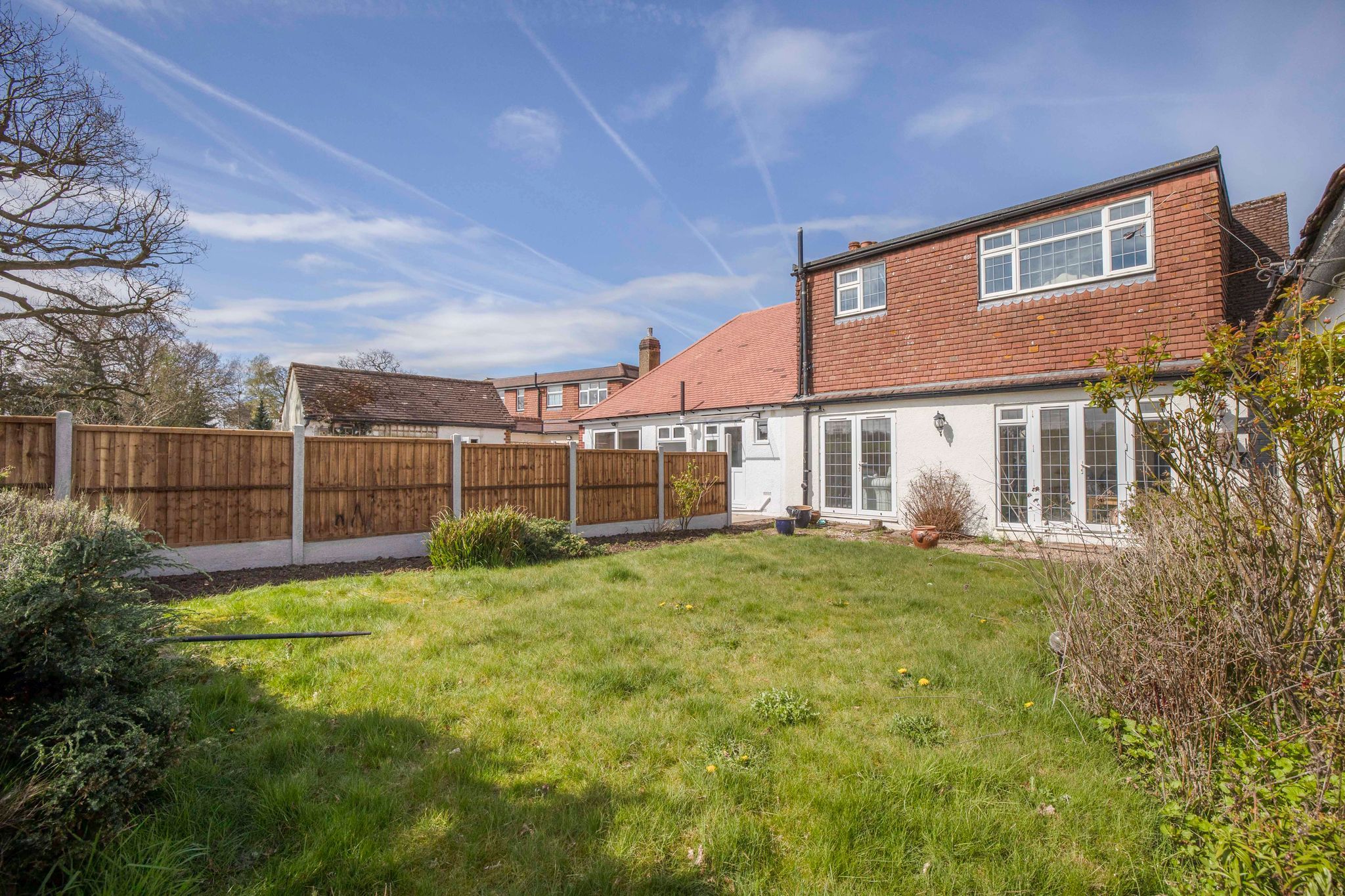3 bedroom semi-detached bungalow SSTC in Potters Bar - Photograph 7