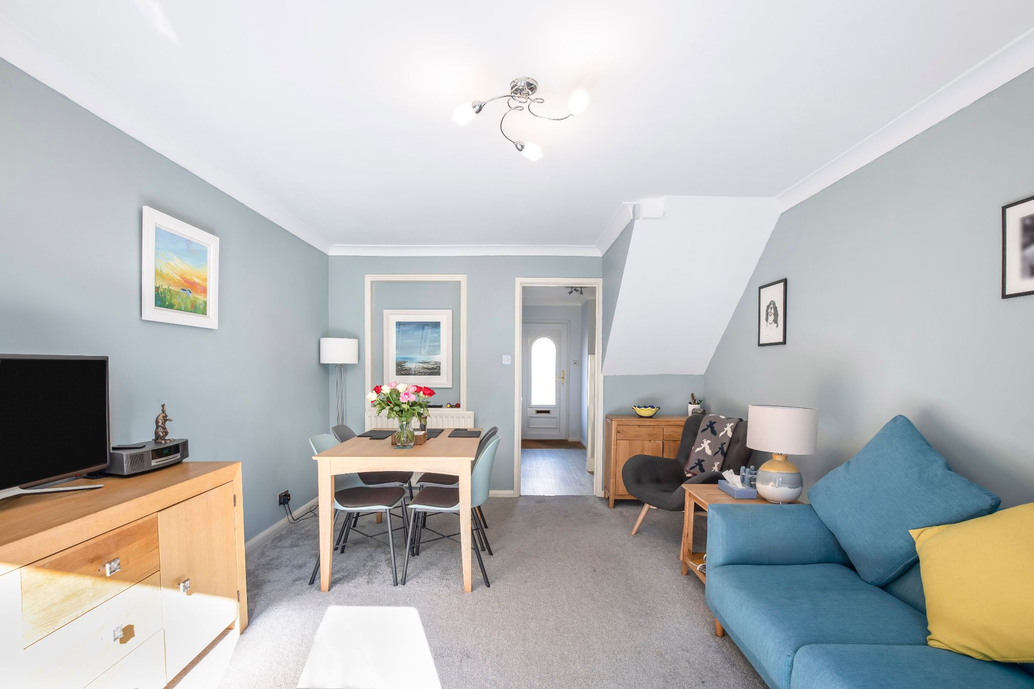 2 bedroom mid terraced house SSTC in Welwyn Garden City - Photograph 3