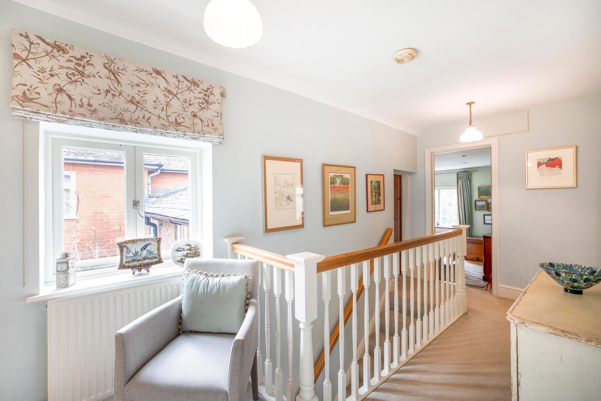 4 bedroom semi-detached house SSTC in Essendon - Photograph 12