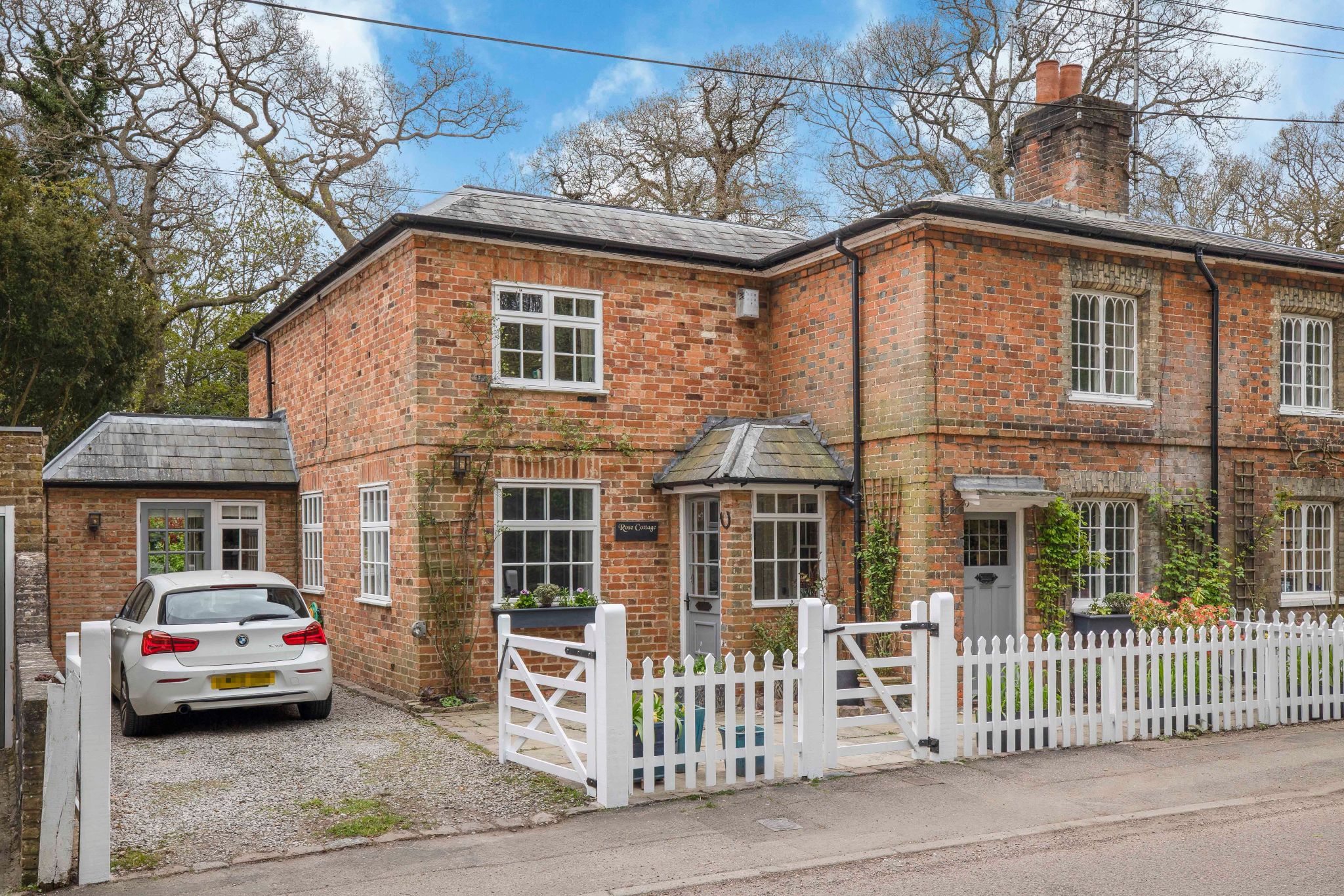 4 bedroom semi-detached house SSTC in Essendon - Photograph 22