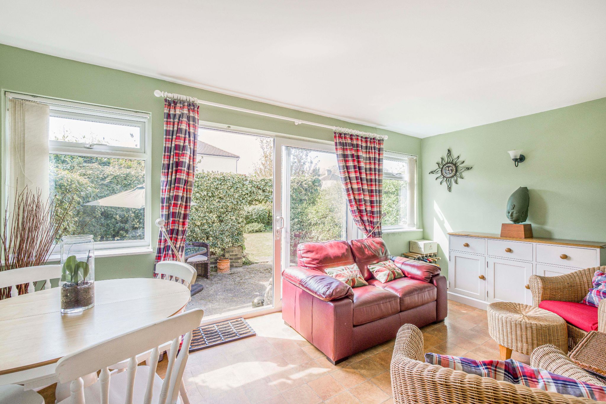 5 bedroom semi-detached house SSTC in Potters Bar - Photograph 4