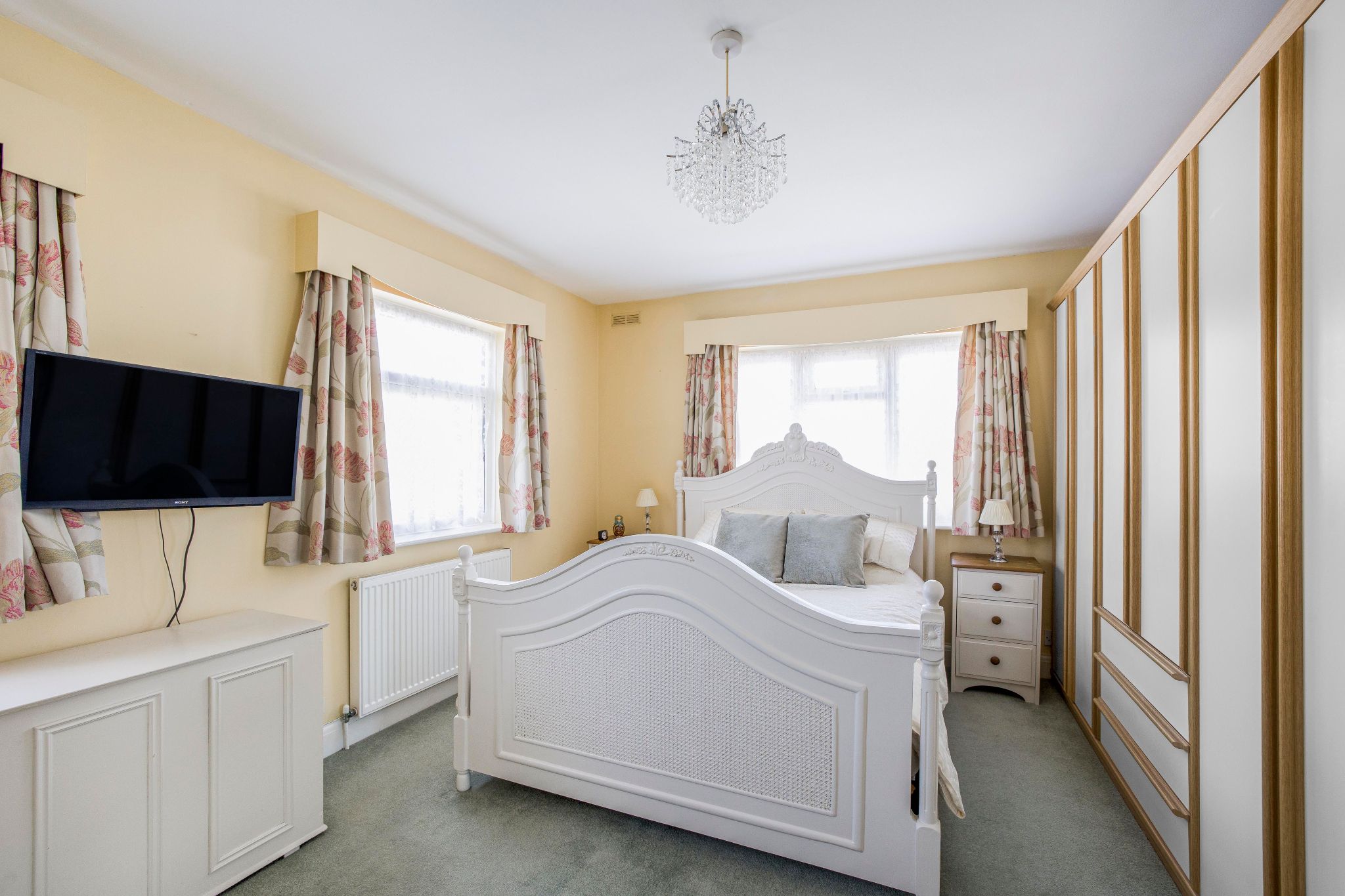 5 bedroom semi-detached house SSTC in Potters Bar - Photograph 13