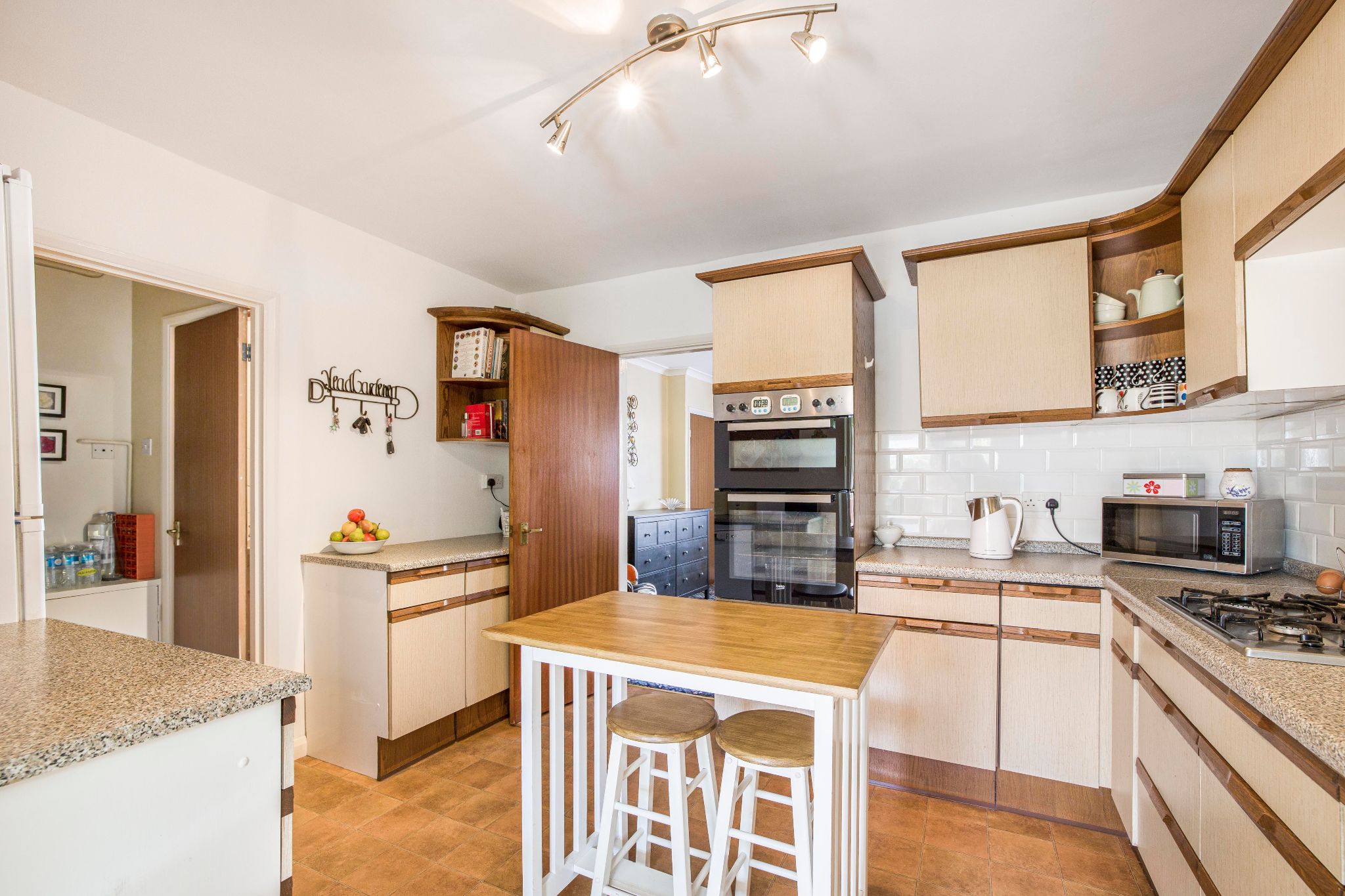 5 bedroom semi-detached house SSTC in Potters Bar - Photograph 7