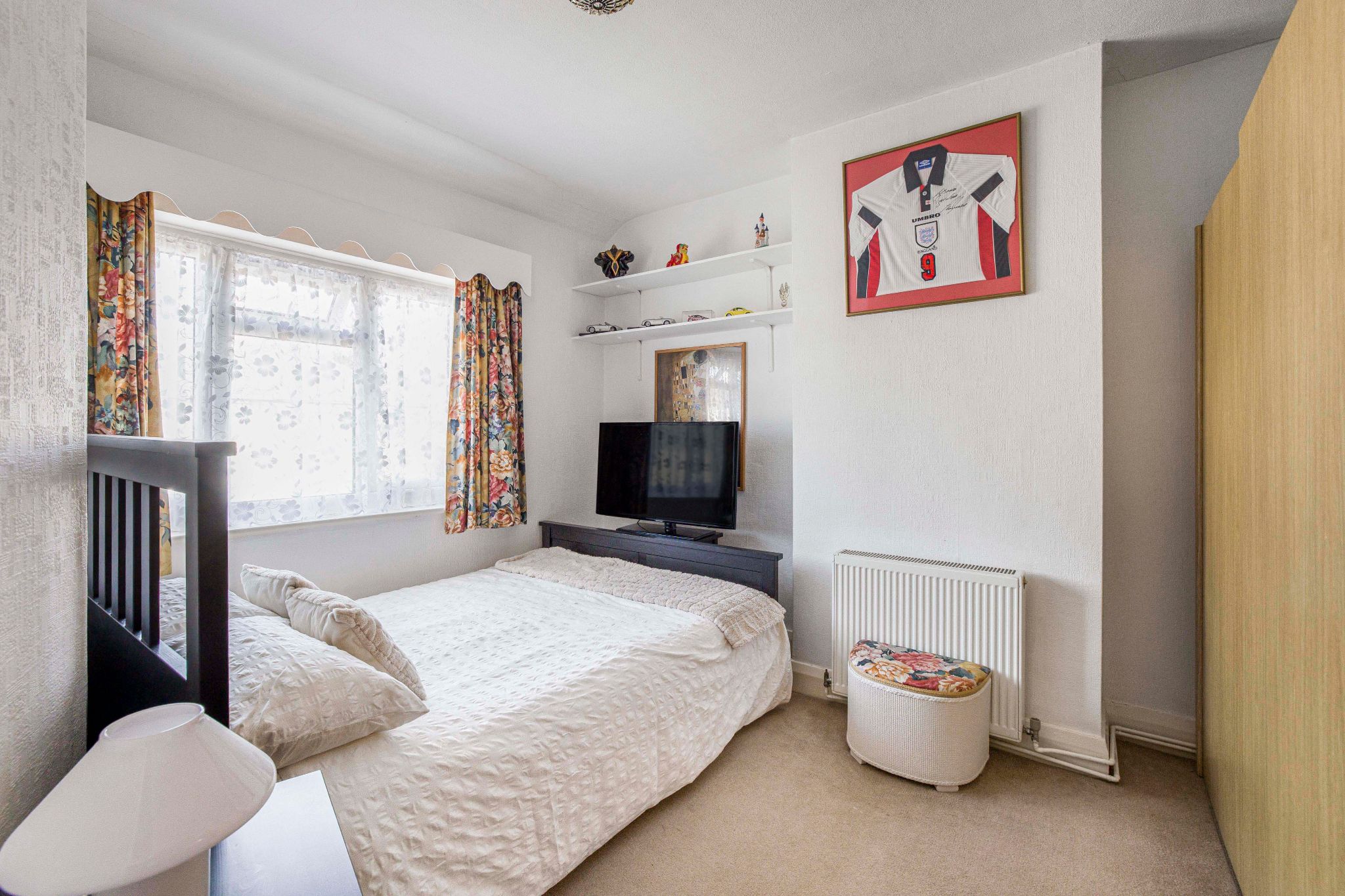 5 bedroom semi-detached house SSTC in Potters Bar - Photograph 14