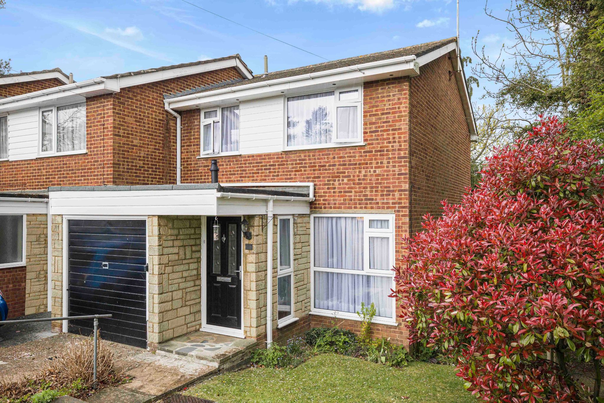 3 bedroom end terraced house Sale Agreed in Potters Bar - Photograph 1