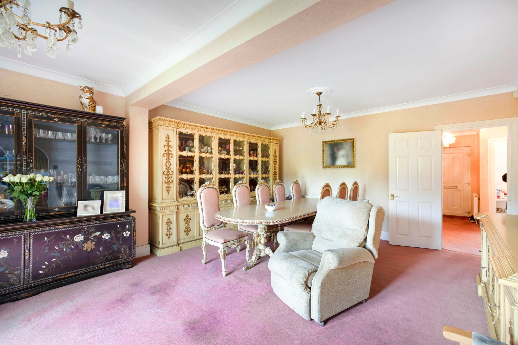 3 bedroom detached bungalow SSTC in Brookmans Park - Photograph 3