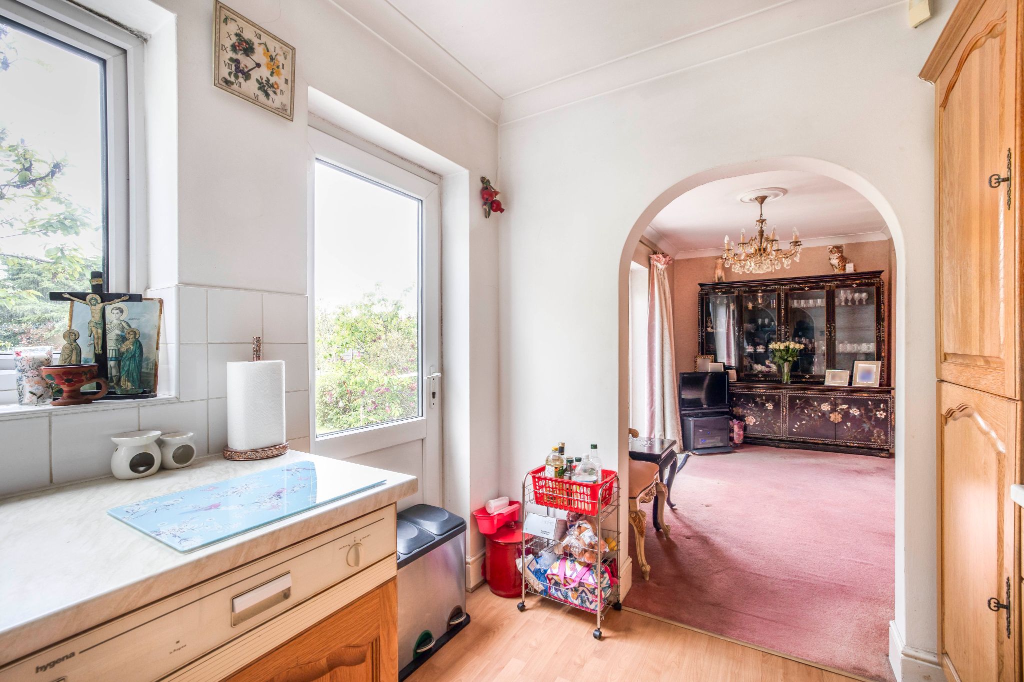 3 bedroom detached bungalow SSTC in Brookmans Park - Photograph 6