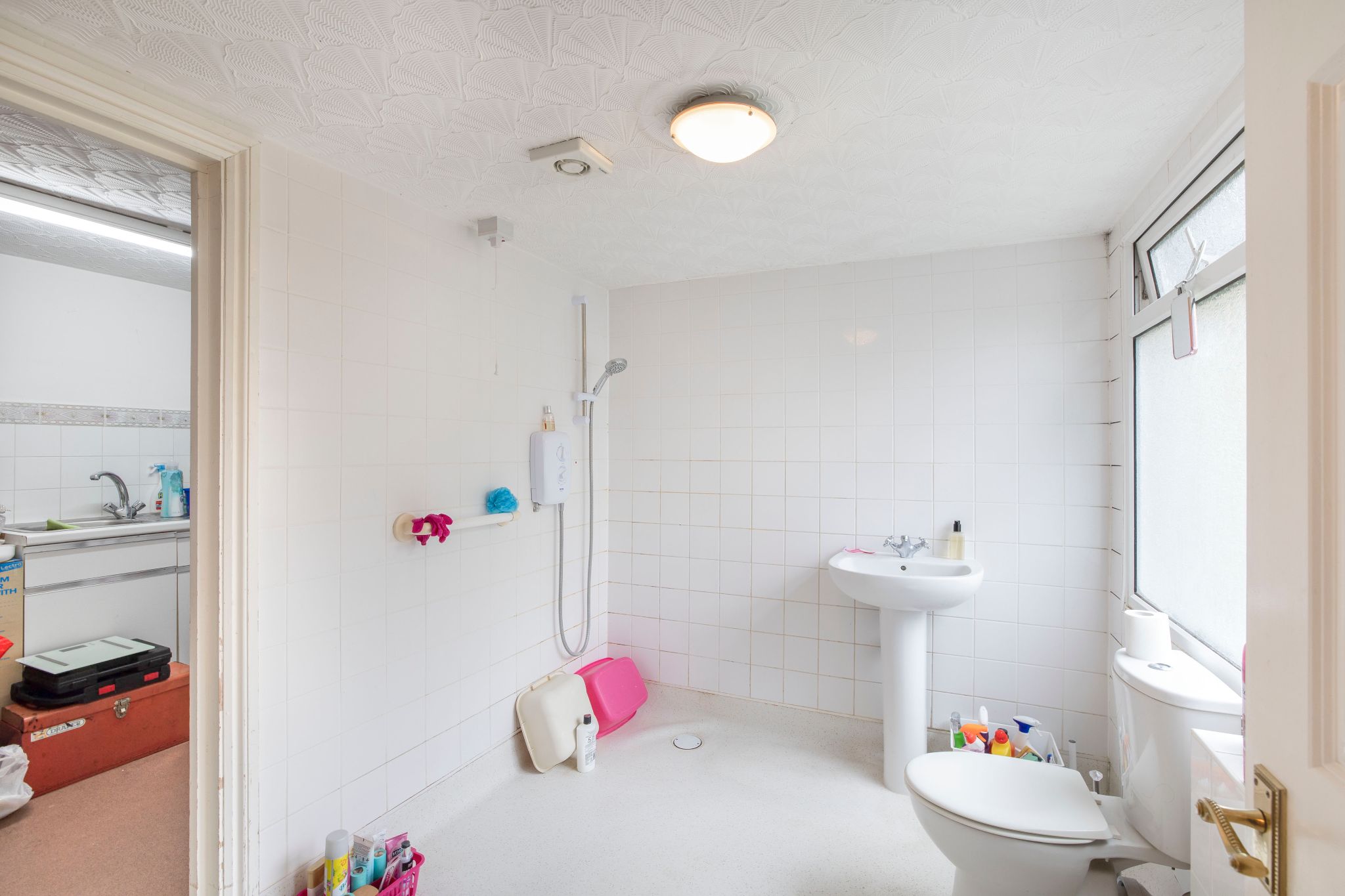3 bedroom detached bungalow SSTC in Brookmans Park - Photograph 8