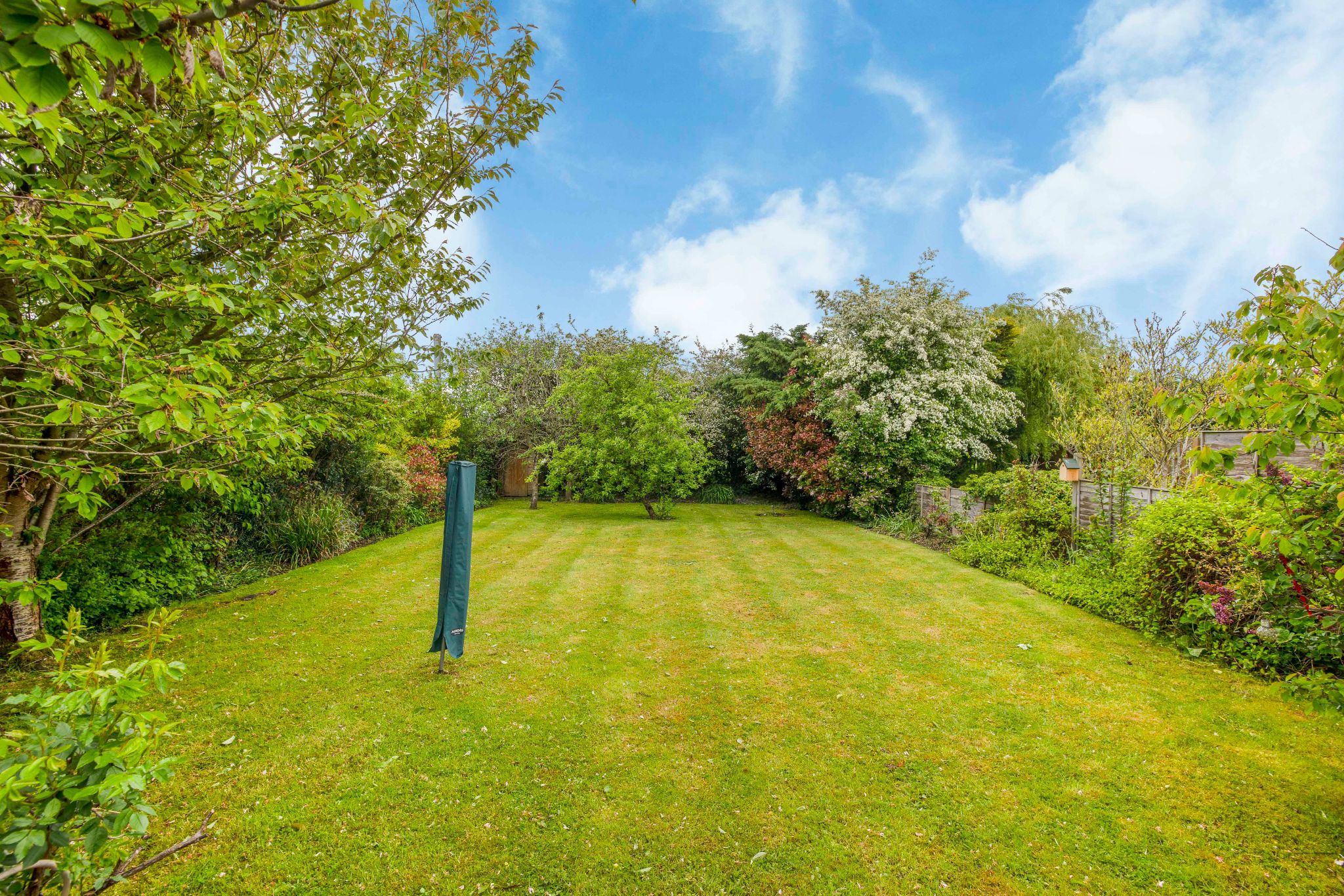 3 bedroom detached bungalow SSTC in Brookmans Park - Photograph 12