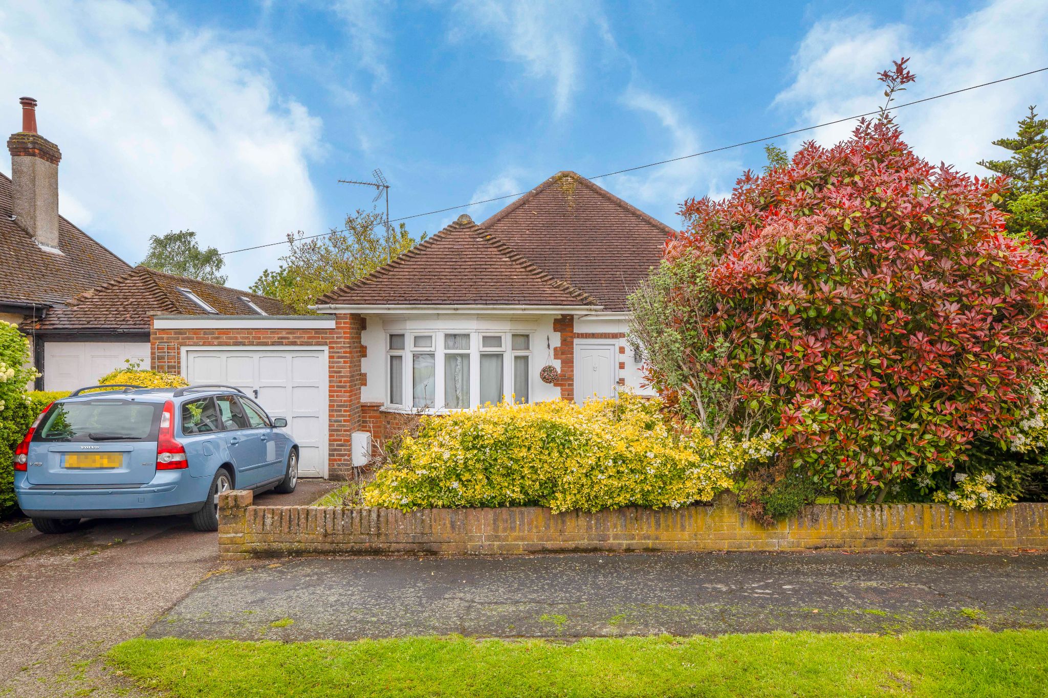 3 bedroom detached bungalow SSTC in Brookmans Park - Photograph 1