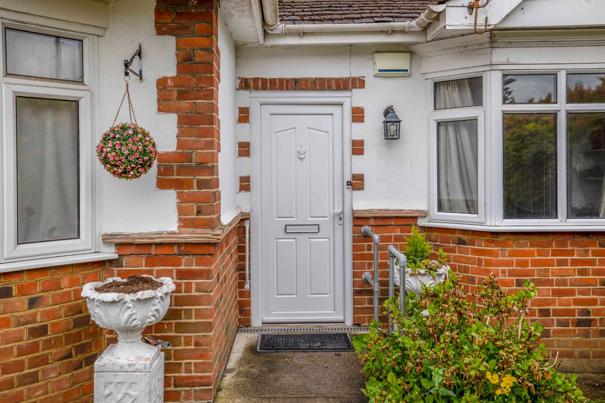 3 bedroom detached bungalow SSTC in Brookmans Park - Photograph 13