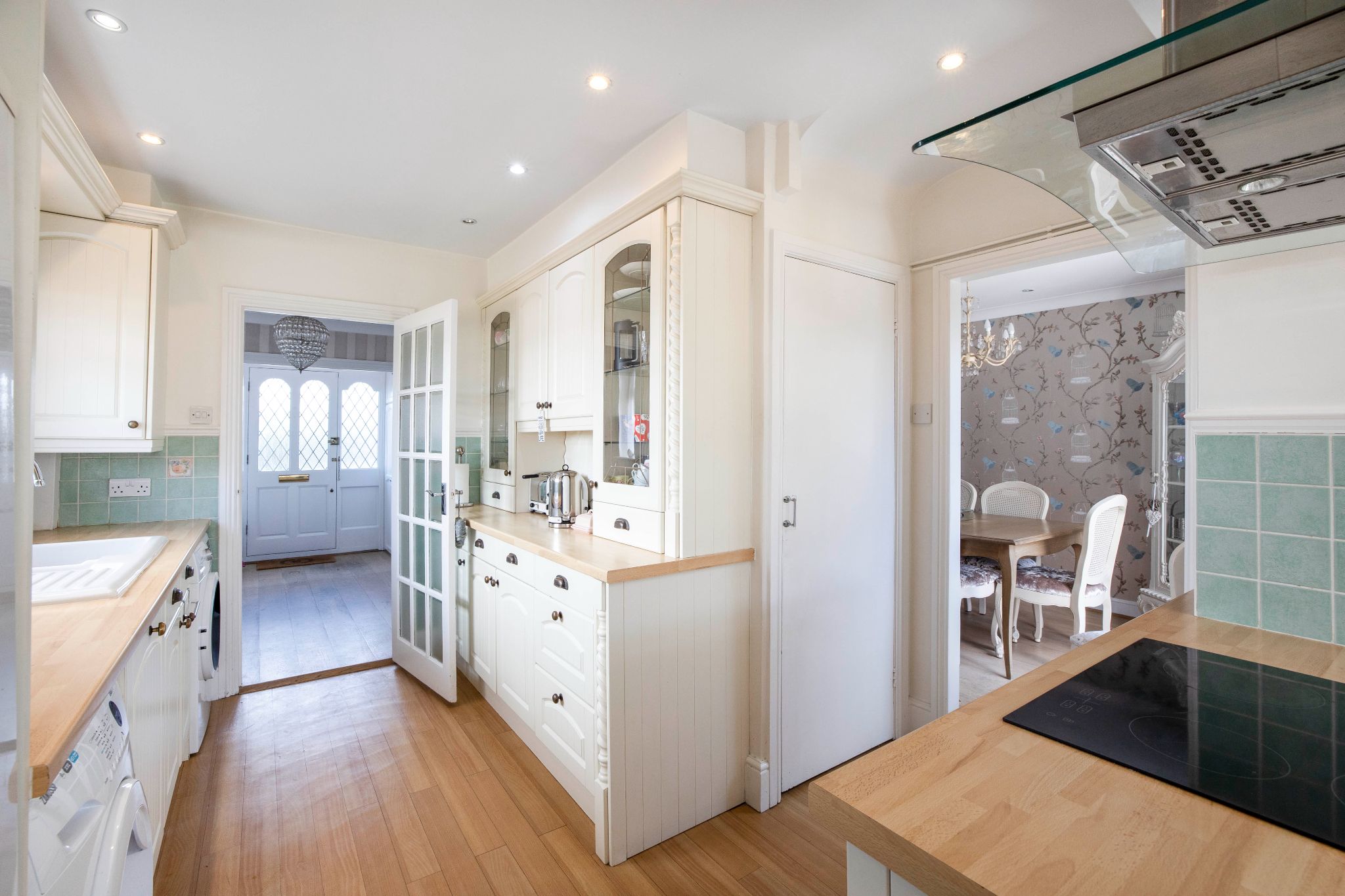 4 bedroom semi-detached house SSTC in Welham Green - Photograph 9