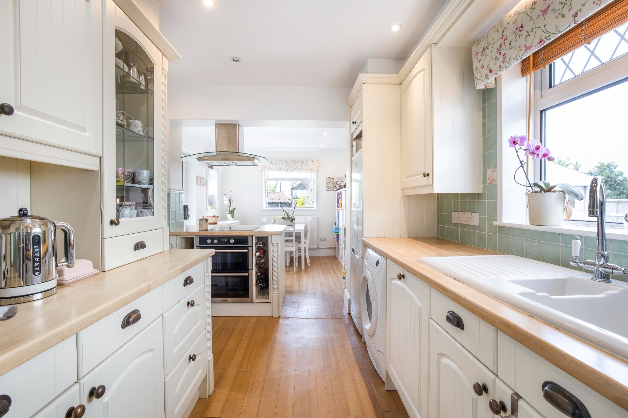 4 bedroom semi-detached house SSTC in Welham Green - Photograph 6