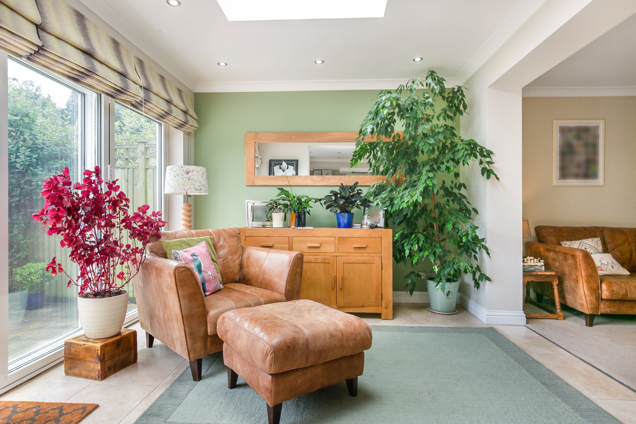 3 bedroom semi-detached house SSTC in Essendon - Photograph 10