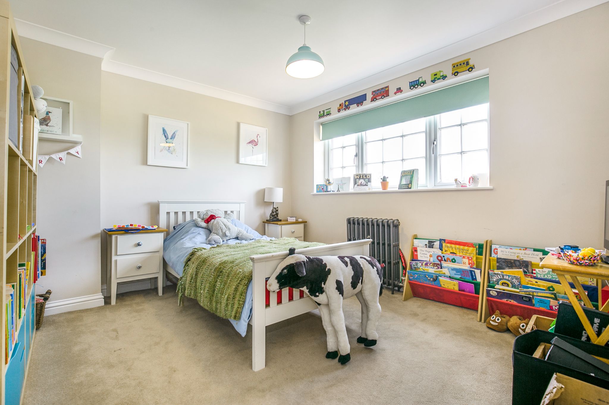 3 bedroom semi-detached house SSTC in Essendon - Photograph 23