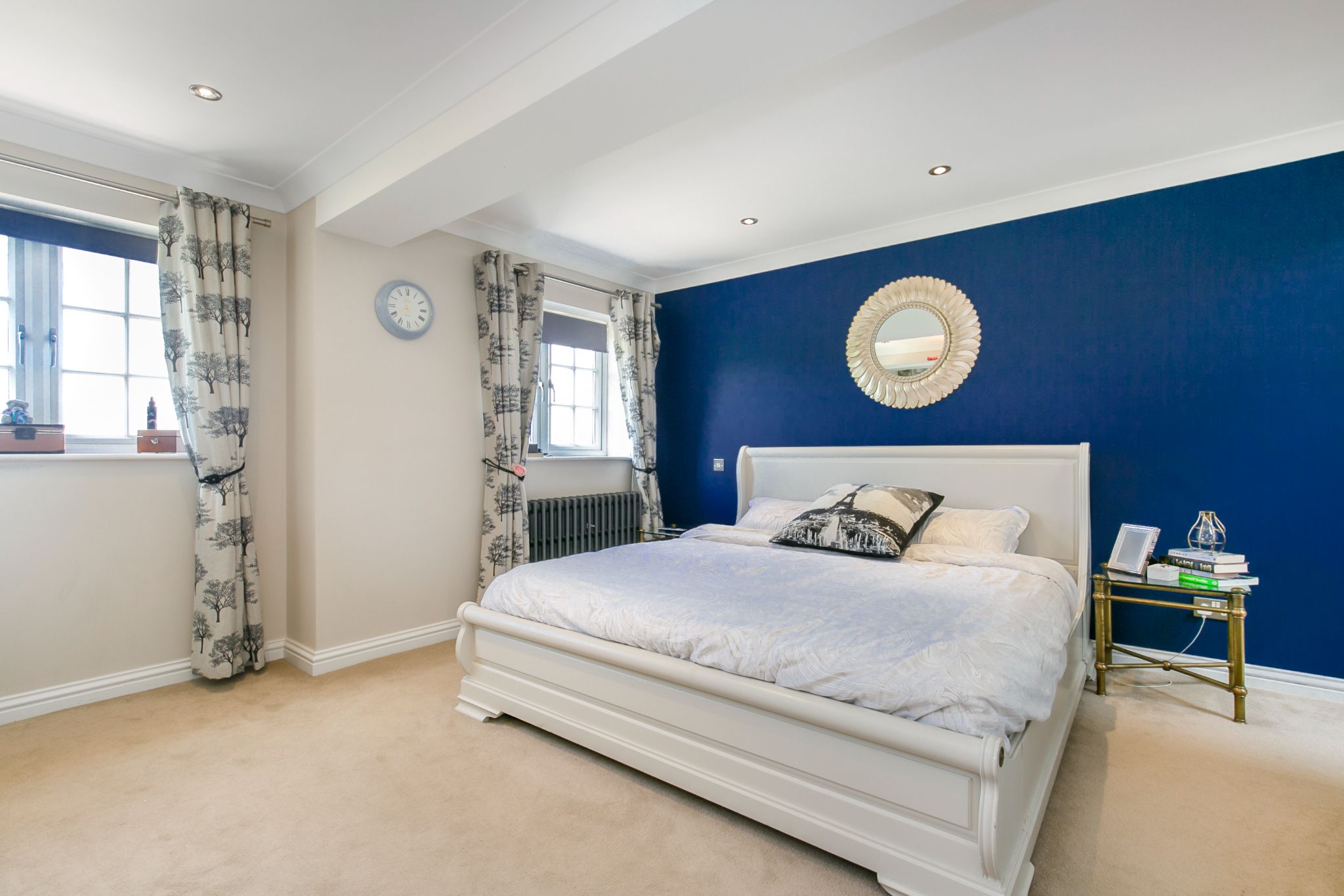 3 bedroom semi-detached house SSTC in Essendon - Photograph 19