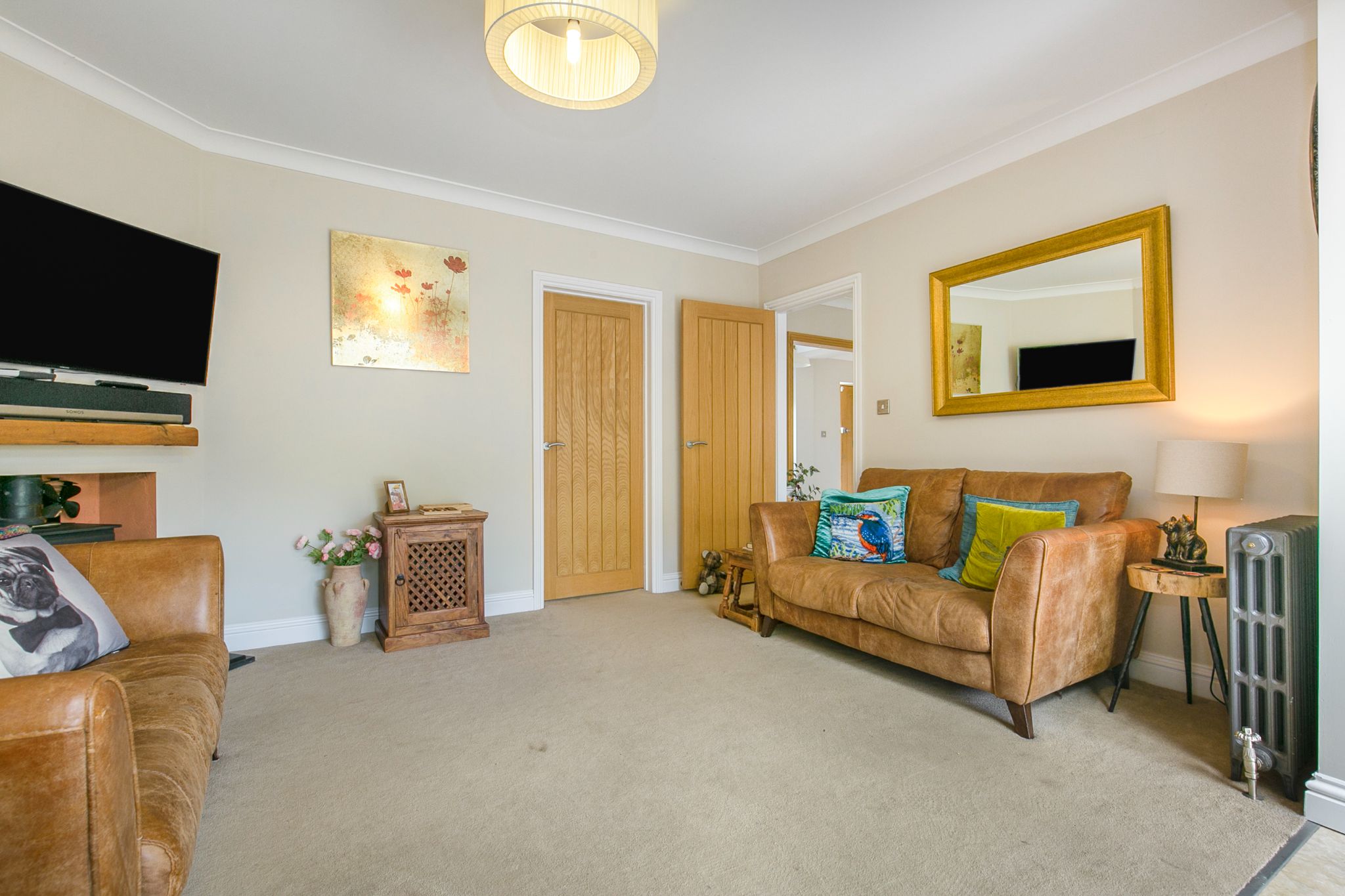 3 bedroom semi-detached house SSTC in Essendon - Photograph 14
