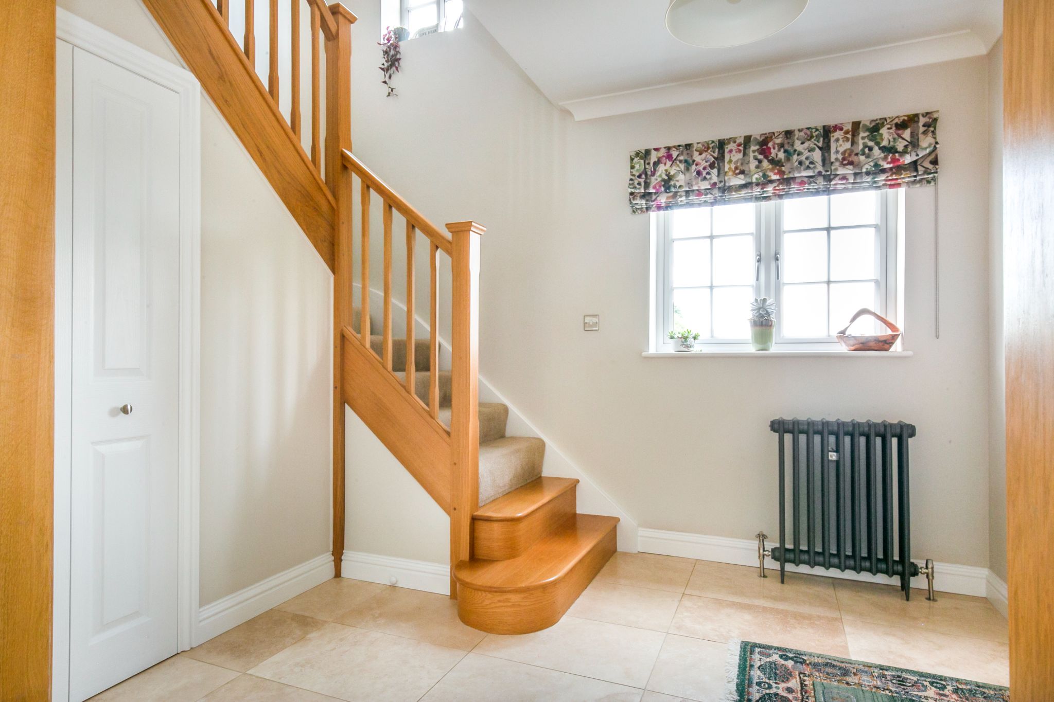 3 bedroom semi-detached house SSTC in Essendon - Photograph 13