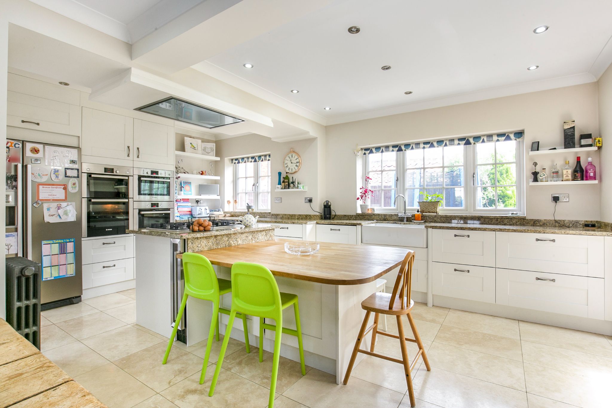3 bedroom semi-detached house SSTC in Essendon - Photograph 6