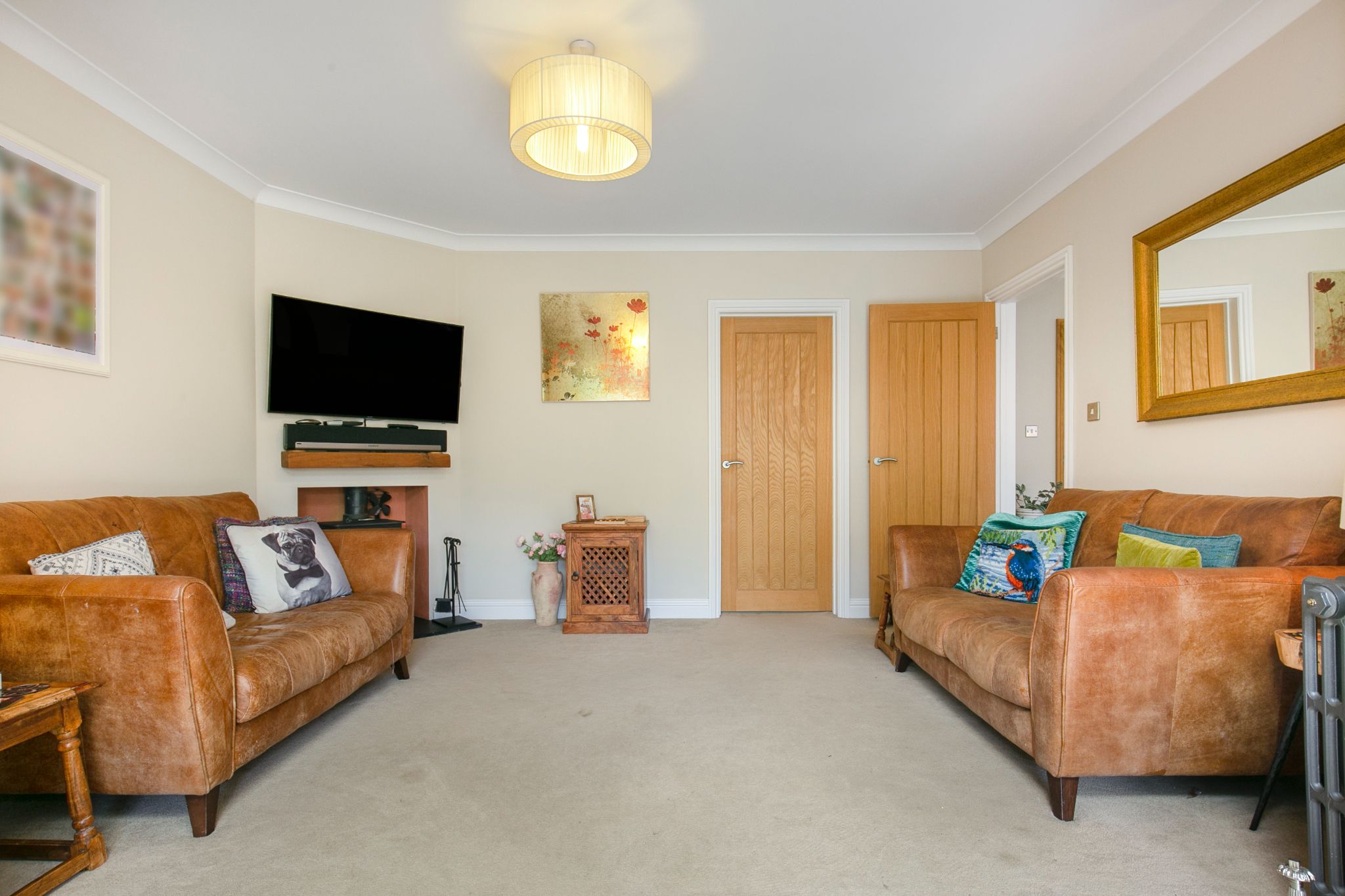 3 bedroom semi-detached house SSTC in Essendon - Photograph 11