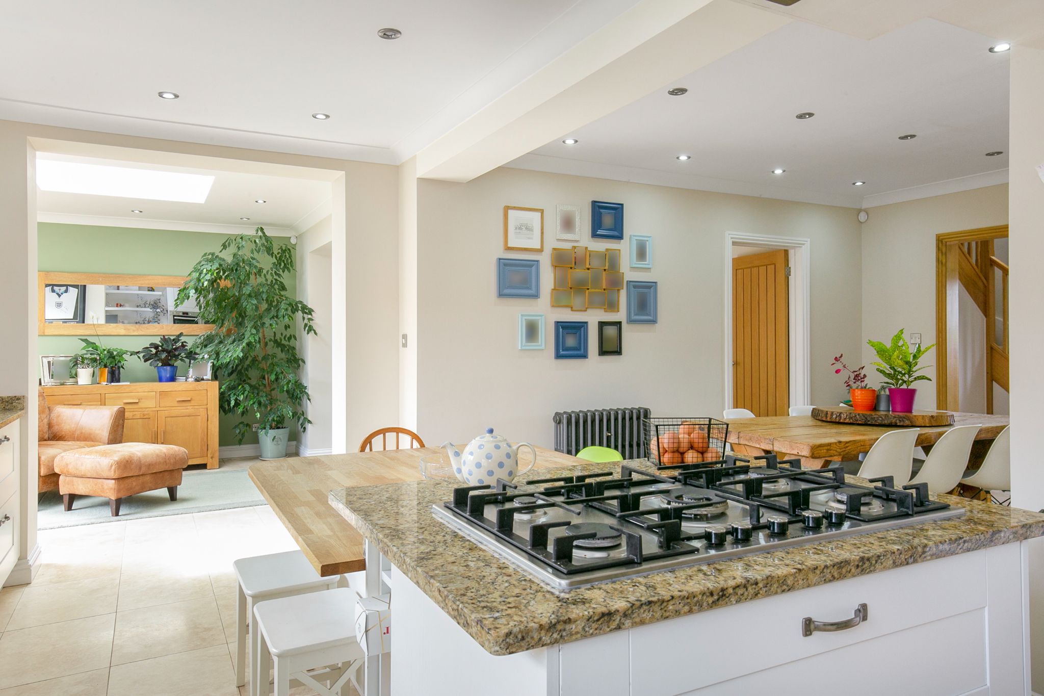 3 bedroom semi-detached house SSTC in Essendon - Photograph 8