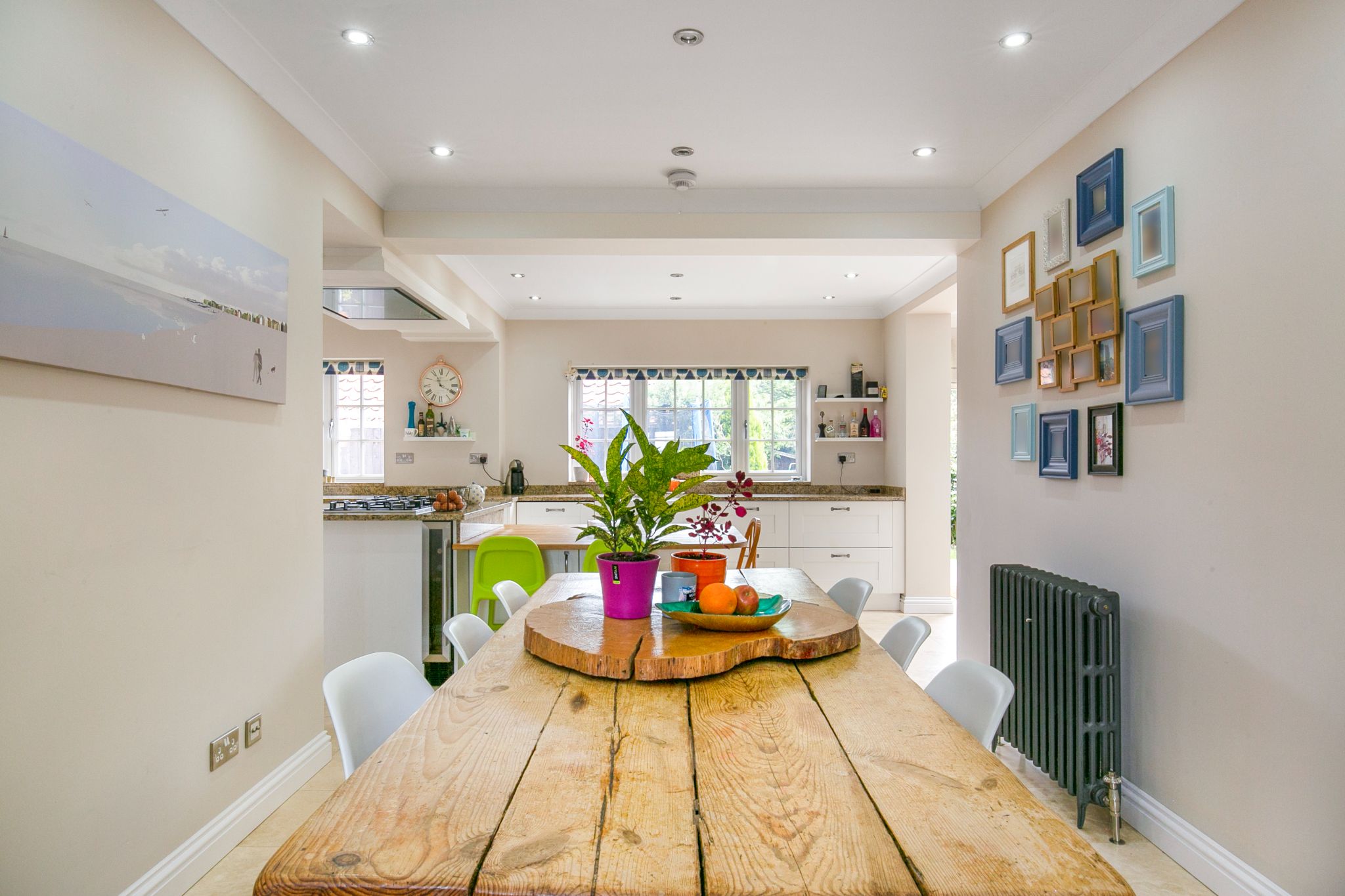 3 bedroom semi-detached house SSTC in Essendon - Photograph 12