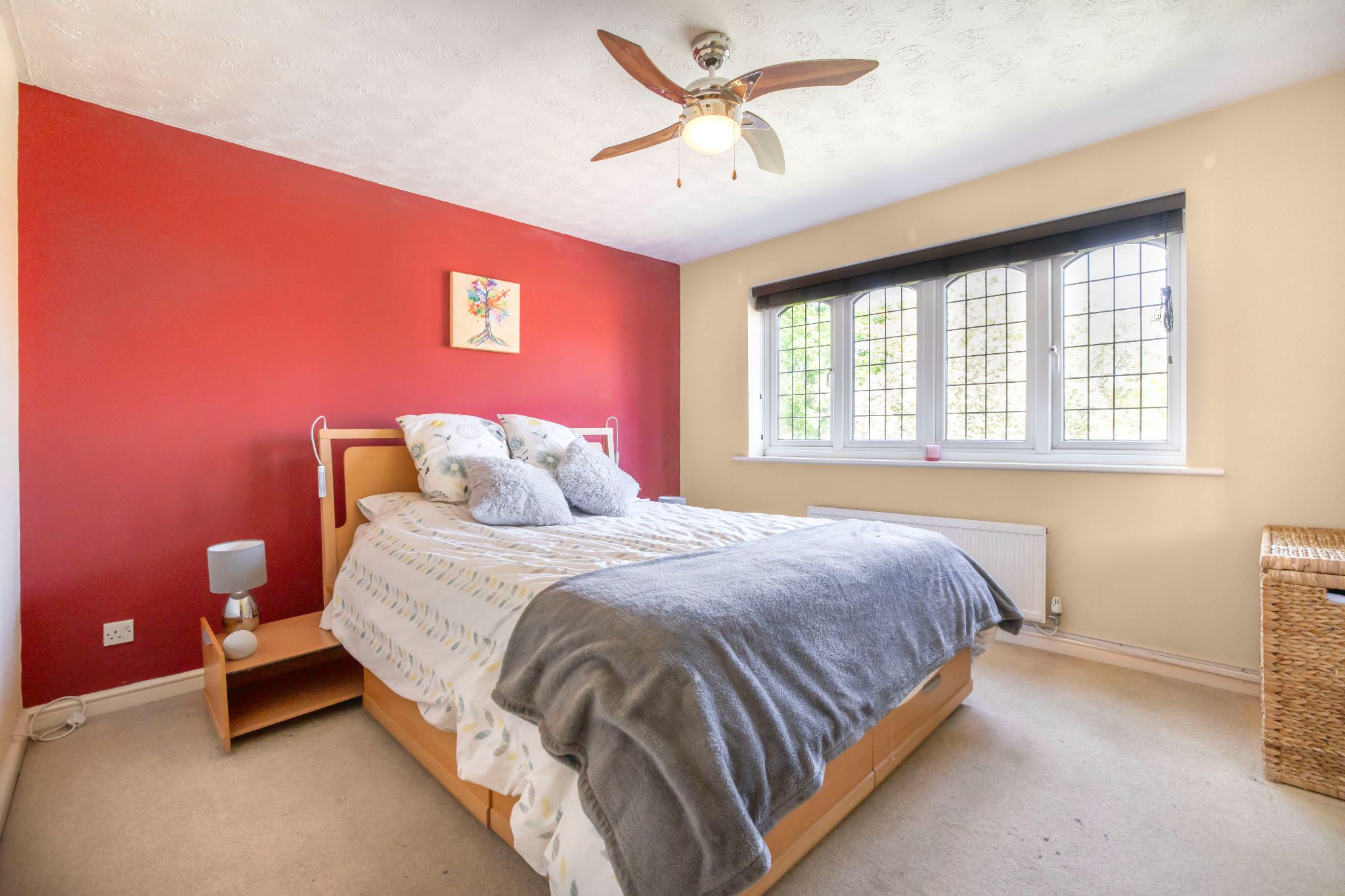 4 bedroom detached house Sale Agreed in Welwyn Garden City - Photograph 14